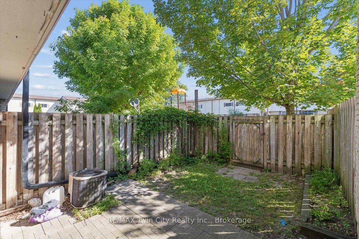 Photo 27 of Unit 8, 211 Veronica Drive, Kitchener, Centreville Chicopee — HOMEH