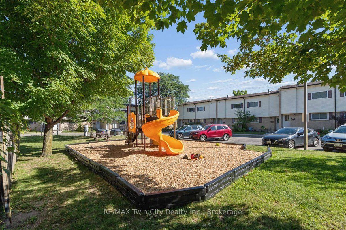 Photo 29 of Unit 8, 211 Veronica Drive, Kitchener, Centreville Chicopee — HOMEH