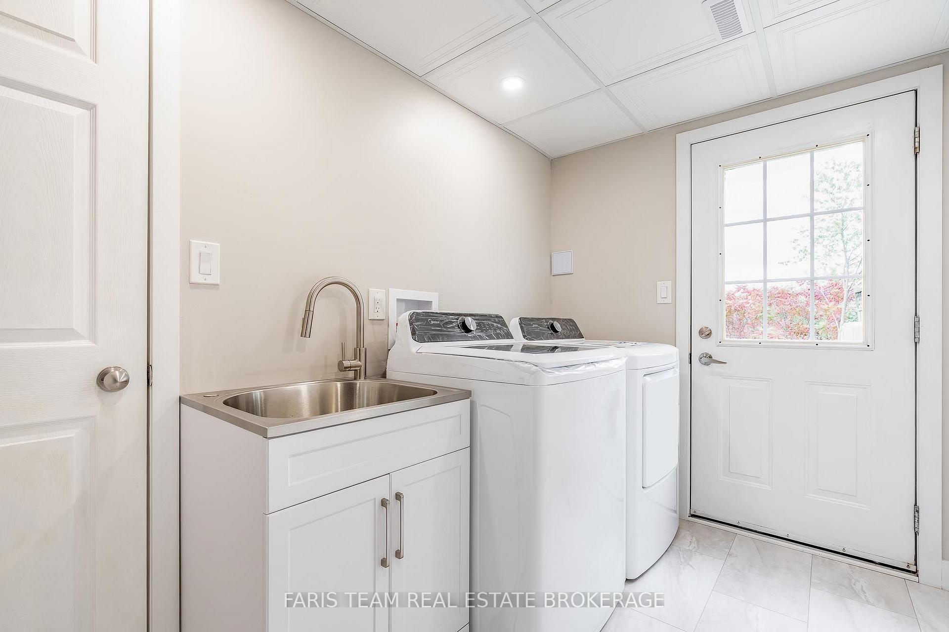 Photo 10 of 41 Seymour Crescent, Barrie, Holly — HOMEH