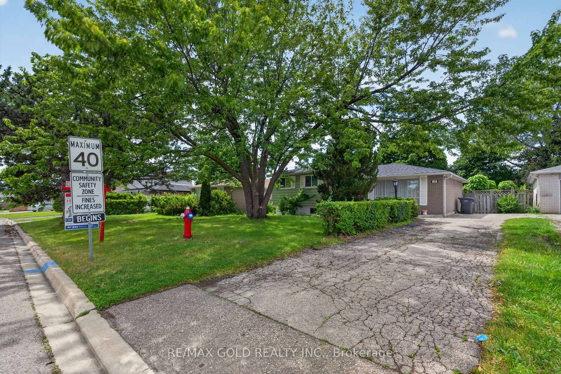 Photo 3 of 129 Folkstone Crescent, Brampton, Southgate — HOMEH