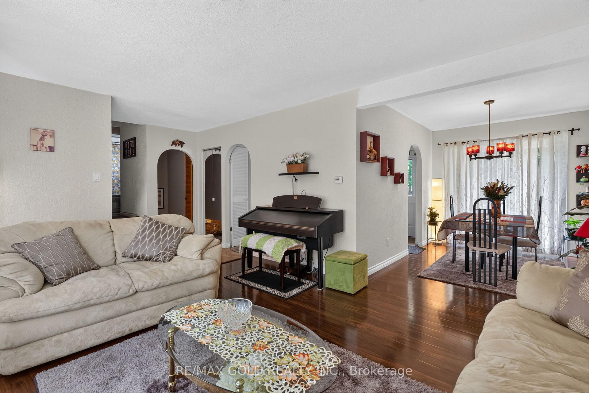 Photo 15 of 129 Folkstone Crescent, Brampton, Southgate — HOMEH