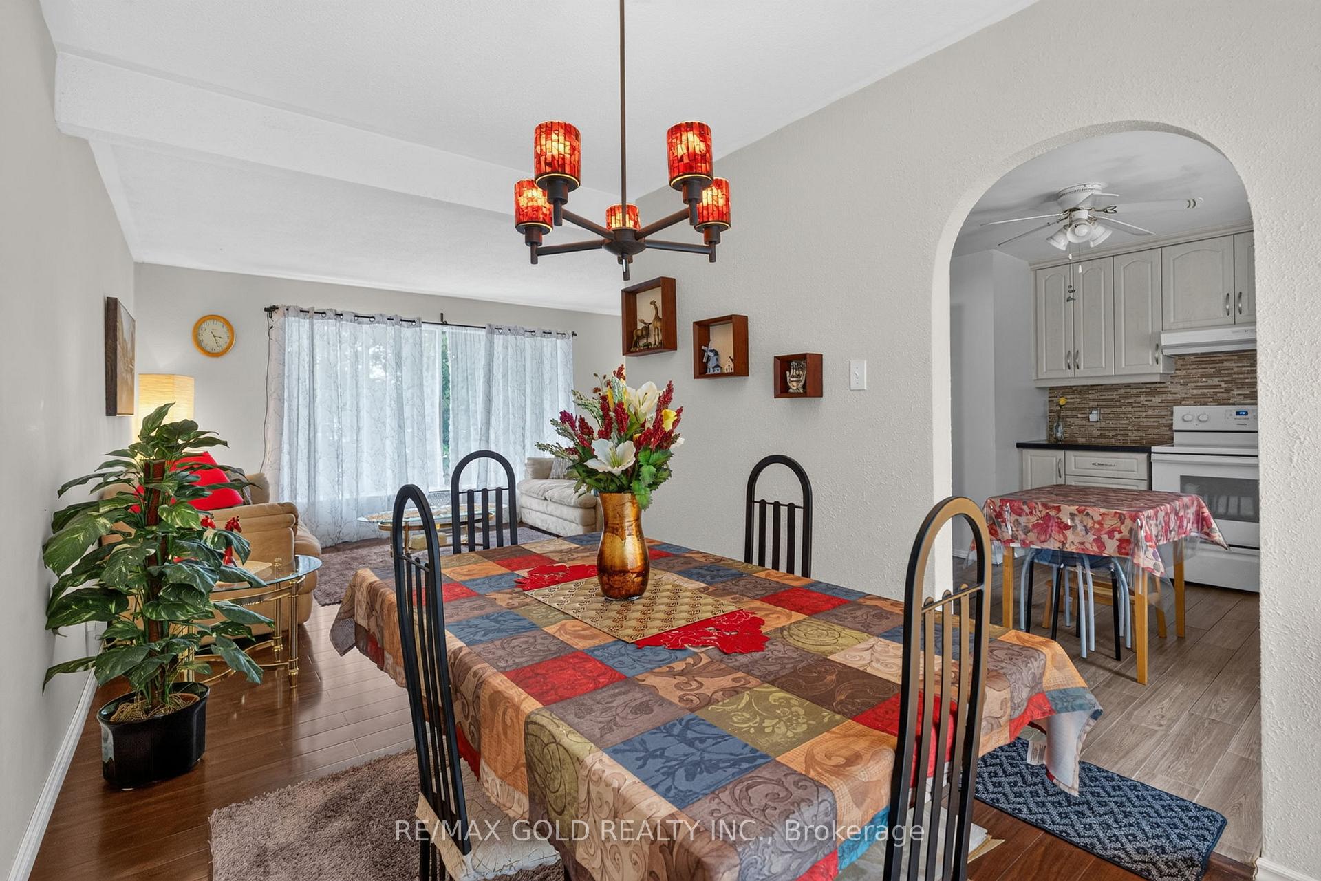 Photo 21 of 129 Folkstone Crescent, Brampton, Southgate — HOMEH