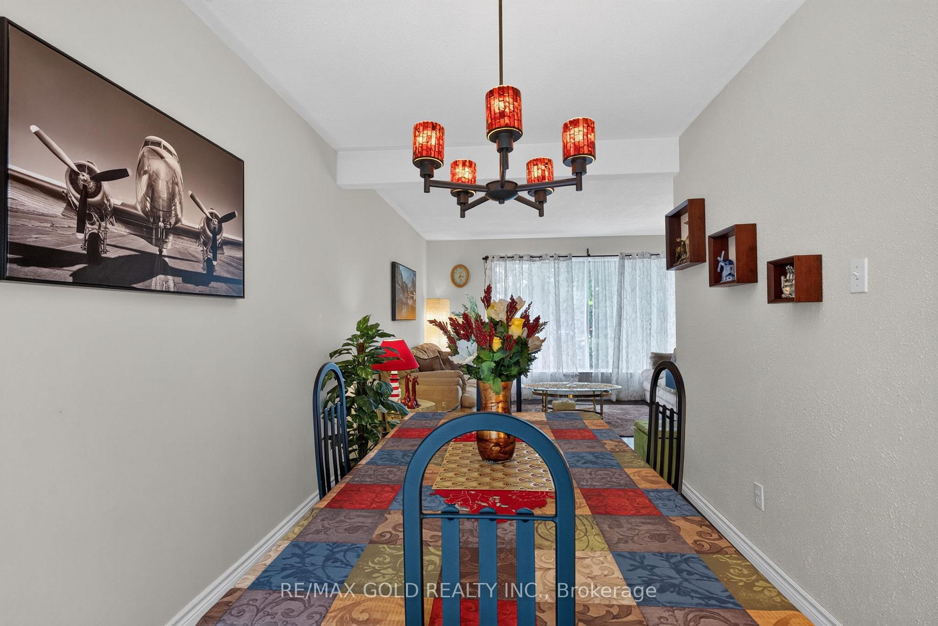 Photo 23 of 129 Folkstone Crescent, Brampton, Southgate — HOMEH
