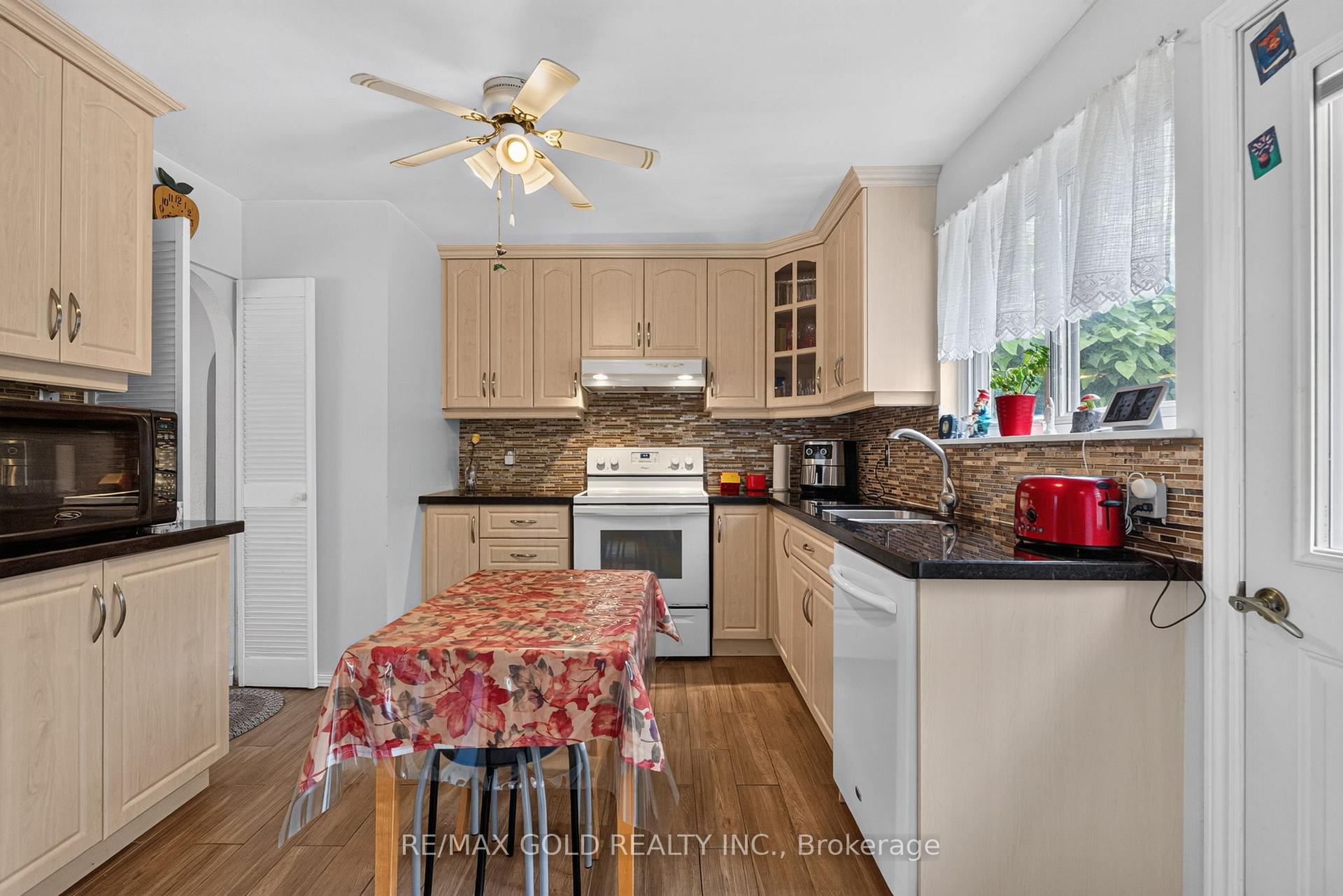 Photo 25 of 129 Folkstone Crescent, Brampton, Southgate — HOMEH
