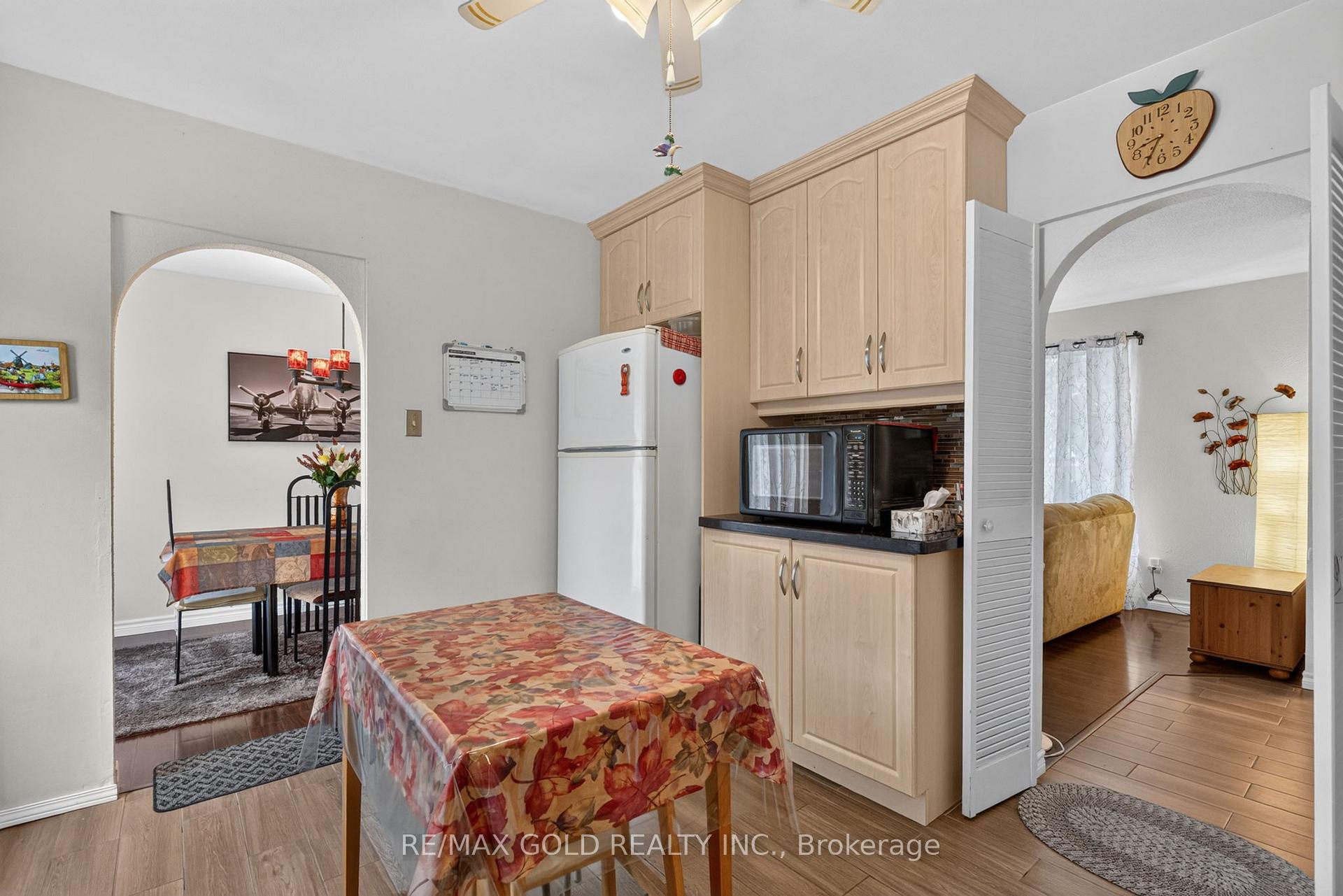 Photo 33 of 129 Folkstone Crescent, Brampton, Southgate — HOMEH