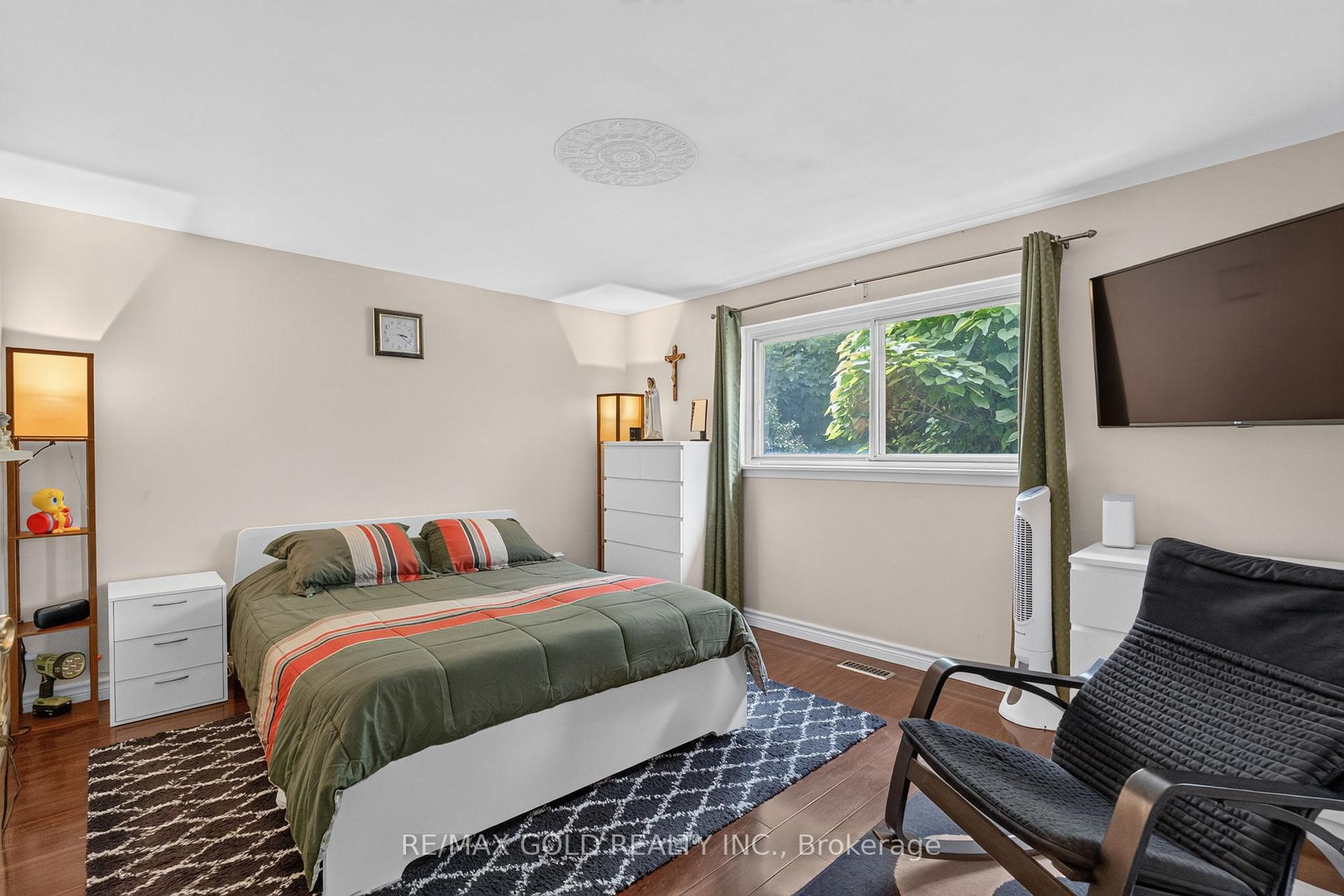 Photo 39 of 129 Folkstone Crescent, Brampton, Southgate — HOMEH