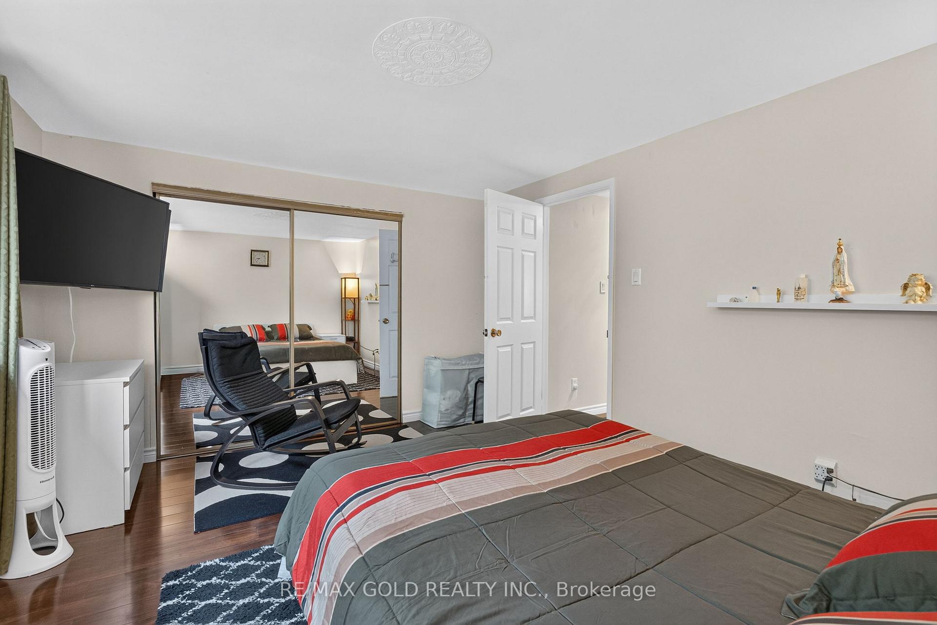 Photo 41 of 129 Folkstone Crescent, Brampton, Southgate — HOMEH