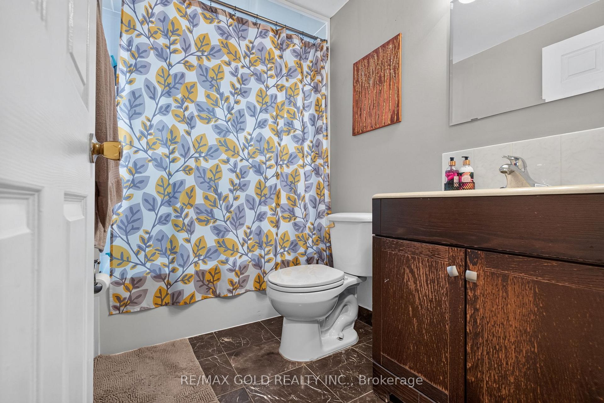 Photo 43 of 129 Folkstone Crescent, Brampton, Southgate — HOMEH