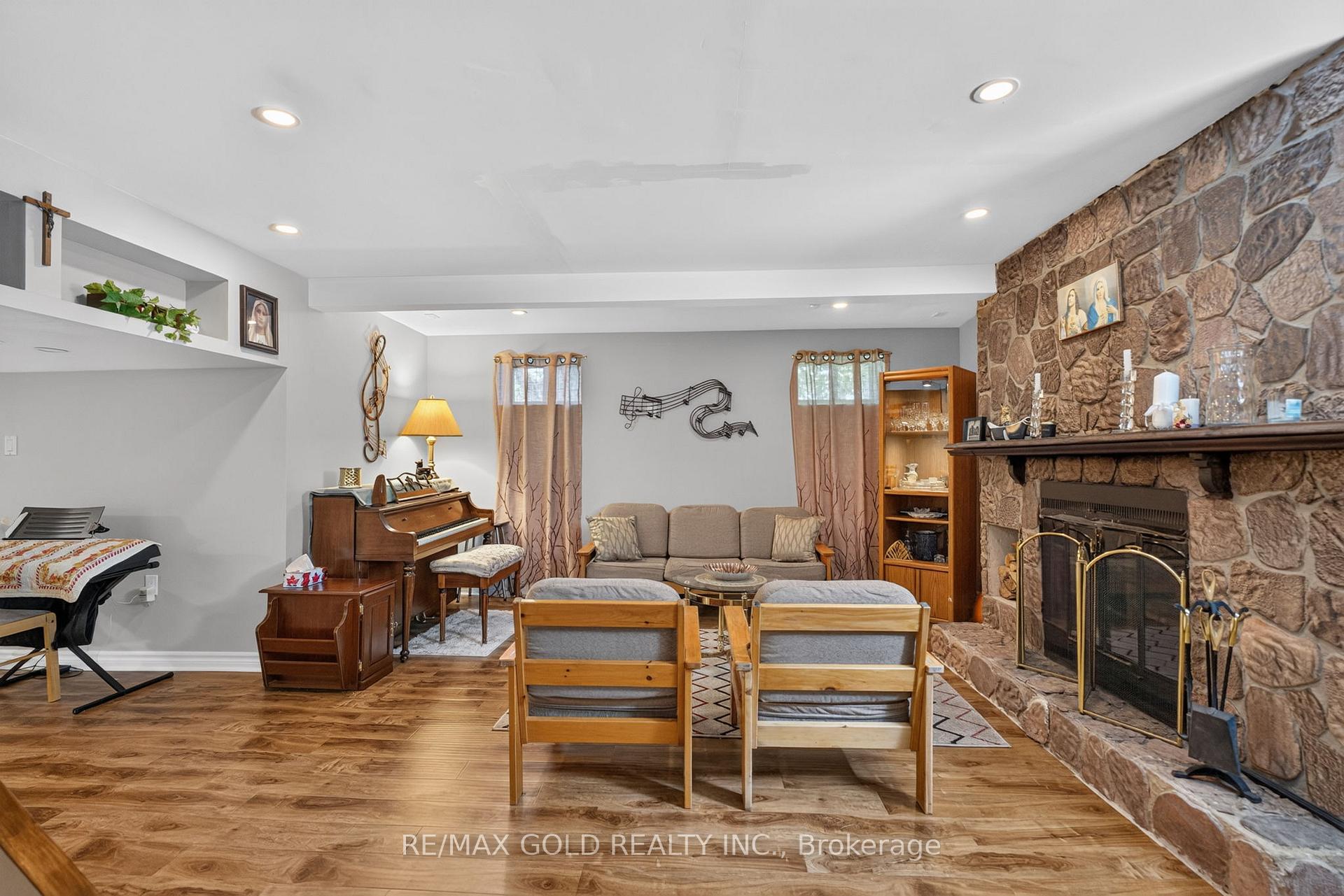 Photo 59 of 129 Folkstone Crescent, Brampton, Southgate — HOMEH