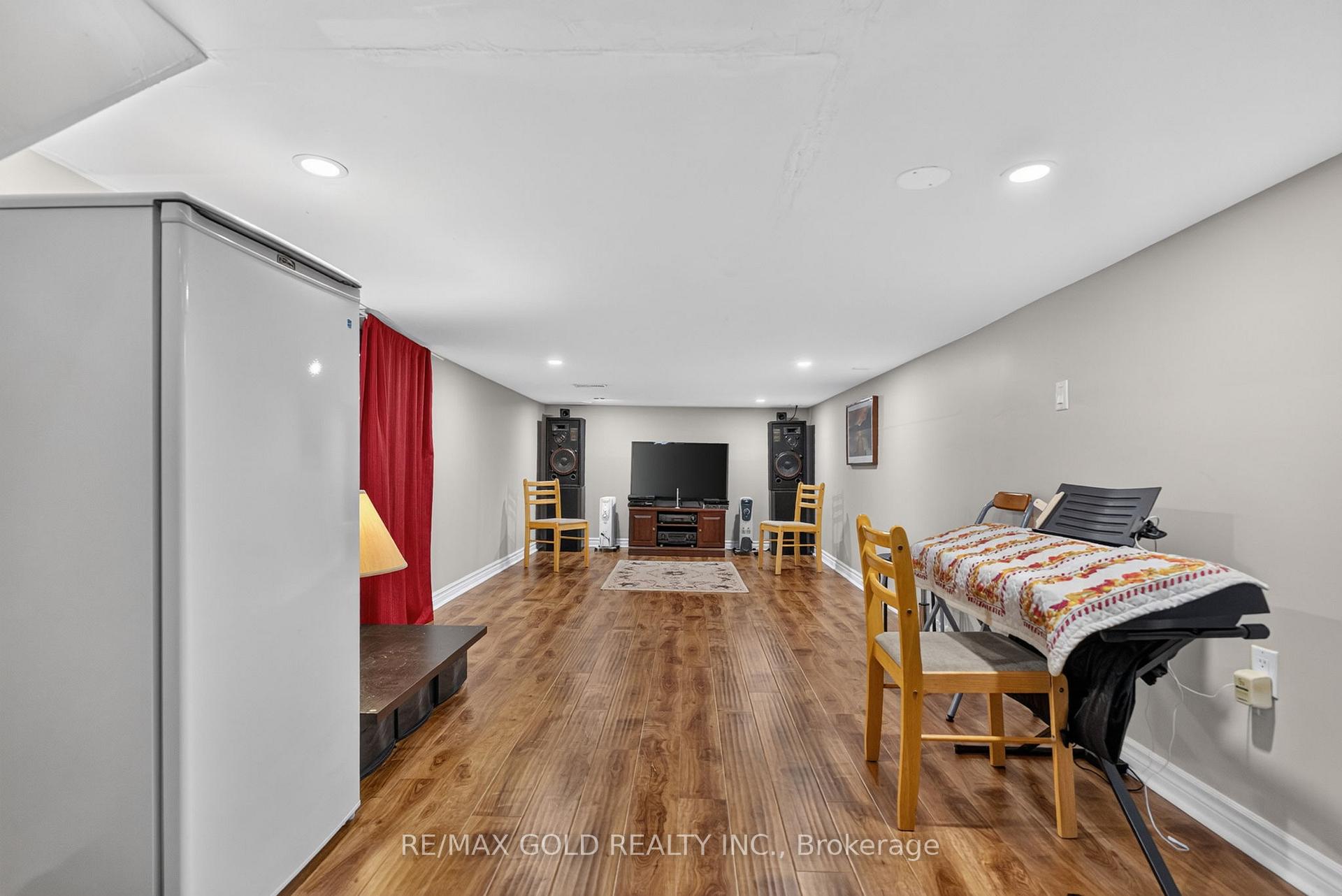 Photo 63 of 129 Folkstone Crescent, Brampton, Southgate — HOMEH