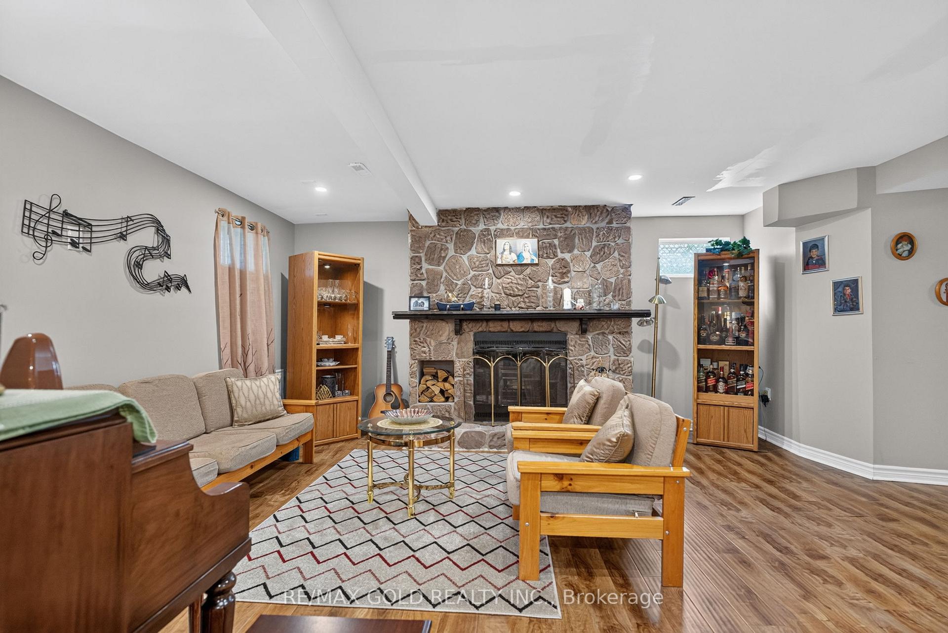 Photo 65 of 129 Folkstone Crescent, Brampton, Southgate — HOMEH