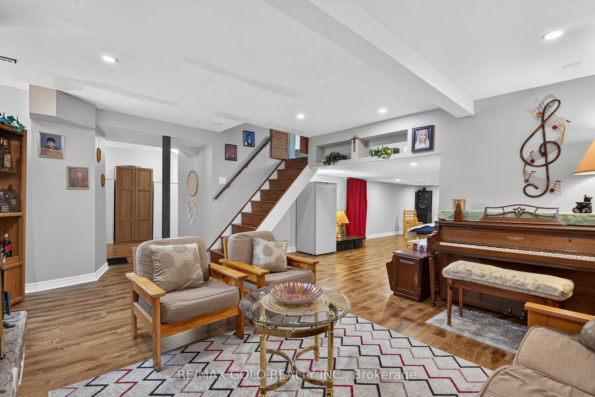 Photo 67 of 129 Folkstone Crescent, Brampton, Southgate — HOMEH