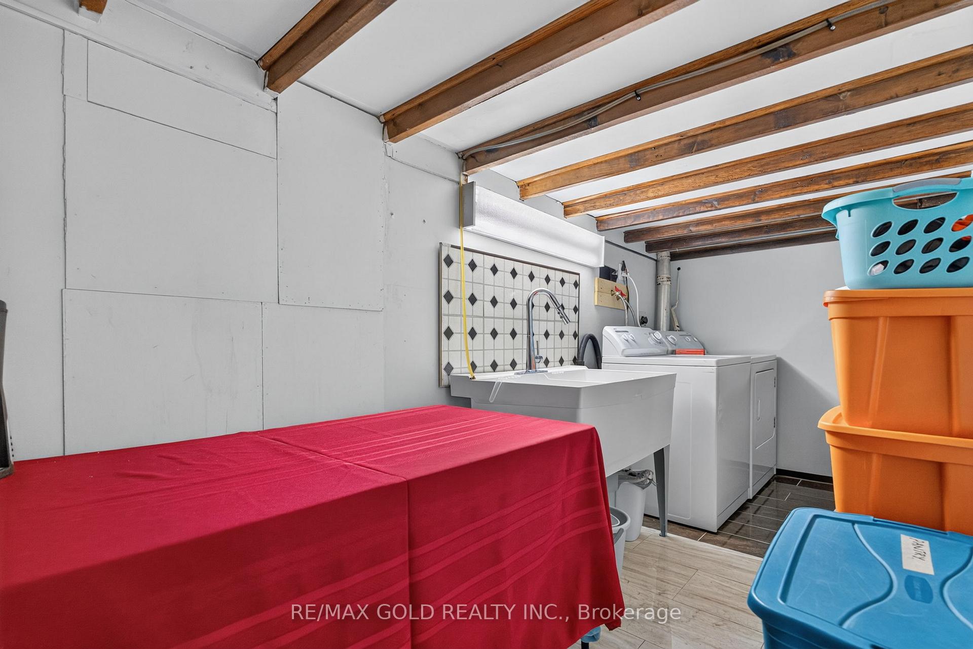 Photo 73 of 129 Folkstone Crescent, Brampton, Southgate — HOMEH