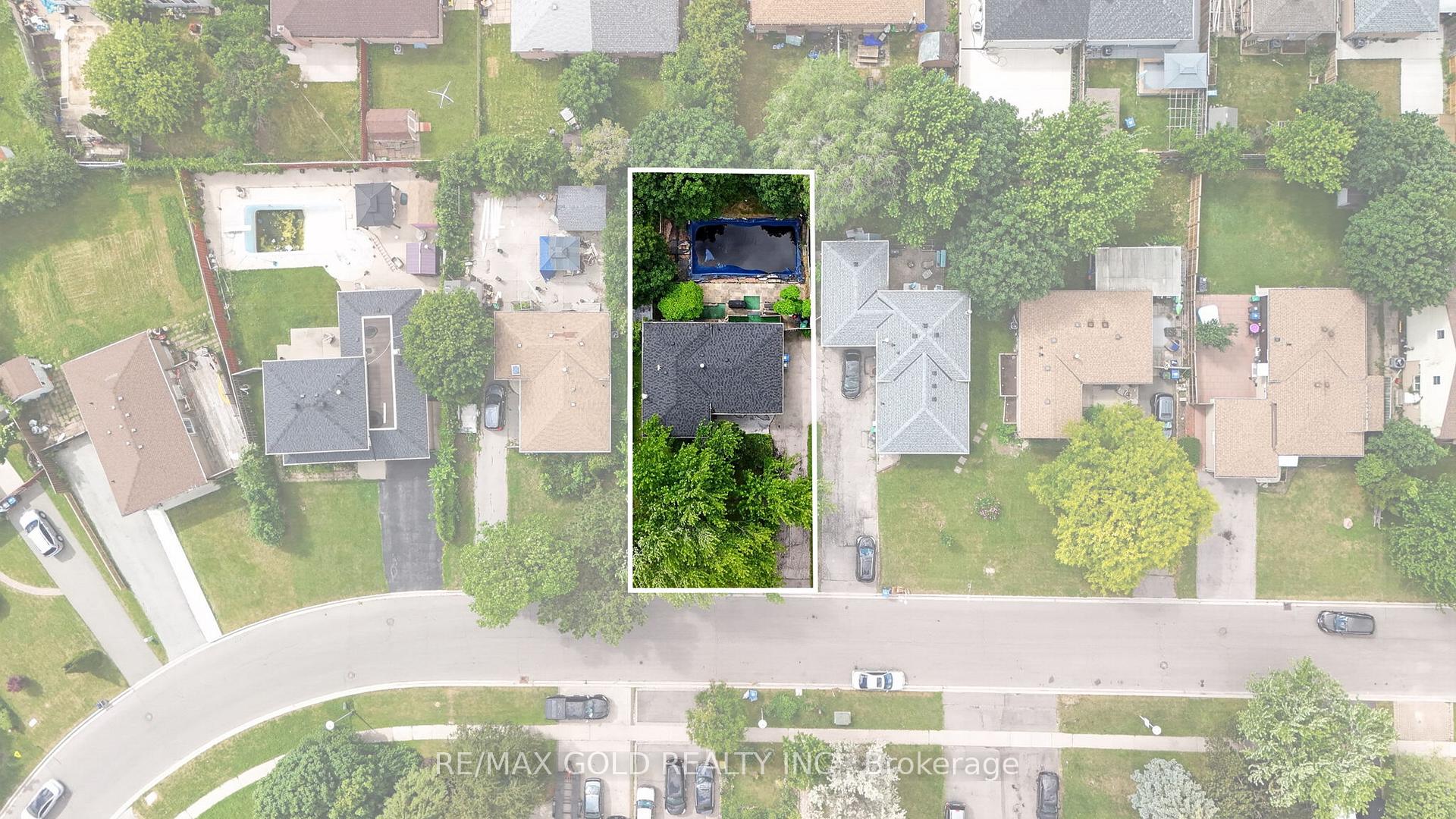 Photo 83 of 129 Folkstone Crescent, Brampton, Southgate — HOMEH