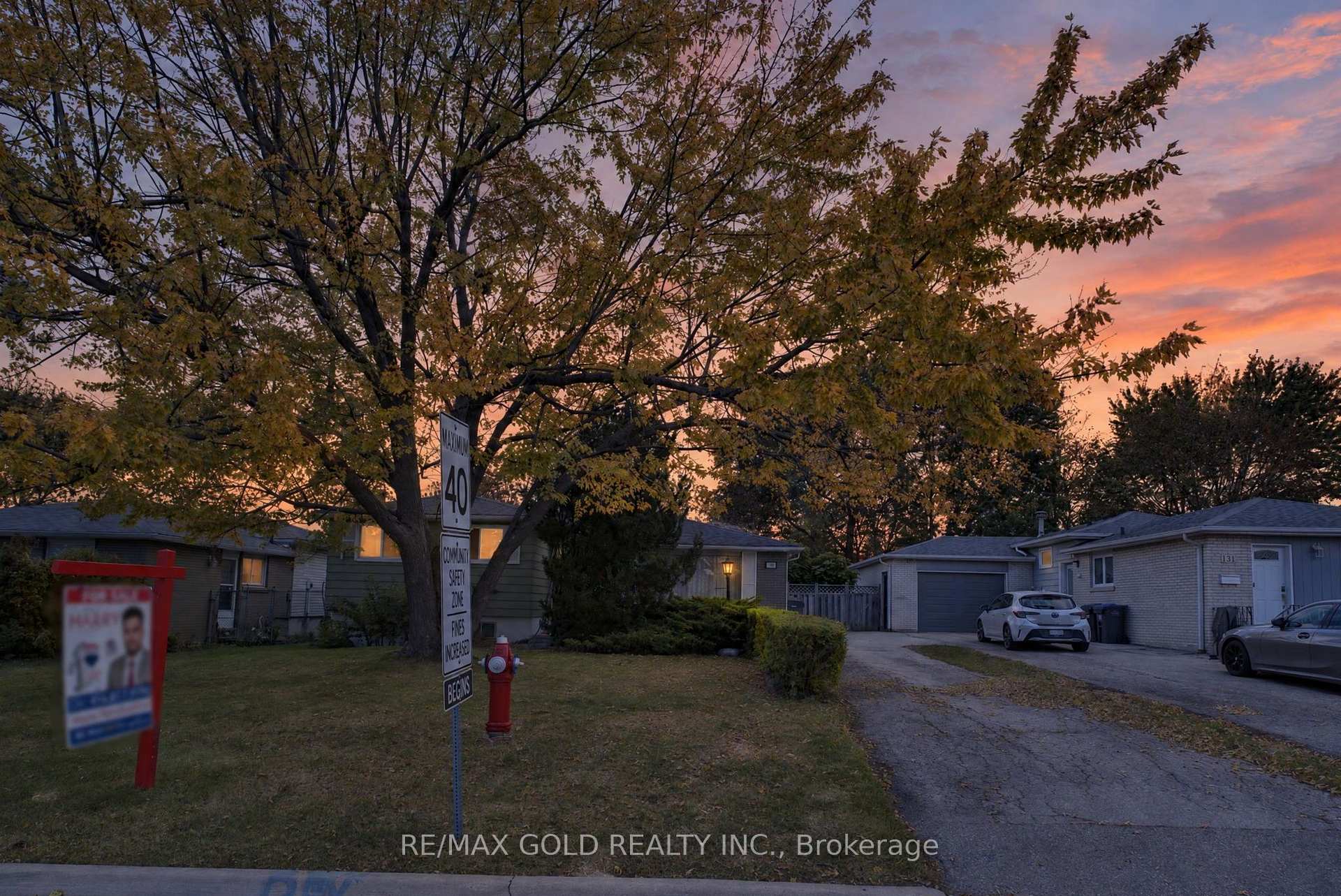 Photo 2 of 129 Folkstone Crescent, Brampton, Southgate — HOMEH