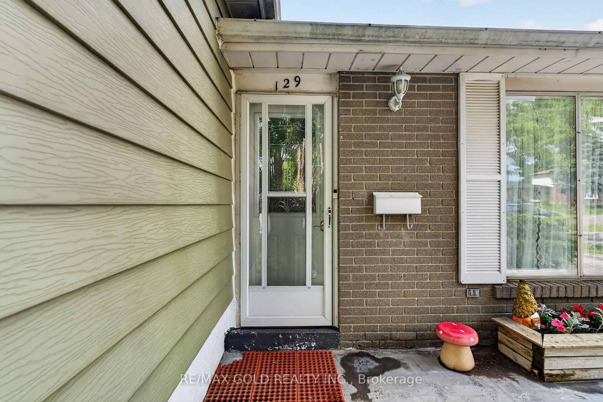 Photo 12 of 129 Folkstone Crescent, Brampton, Southgate — HOMEH