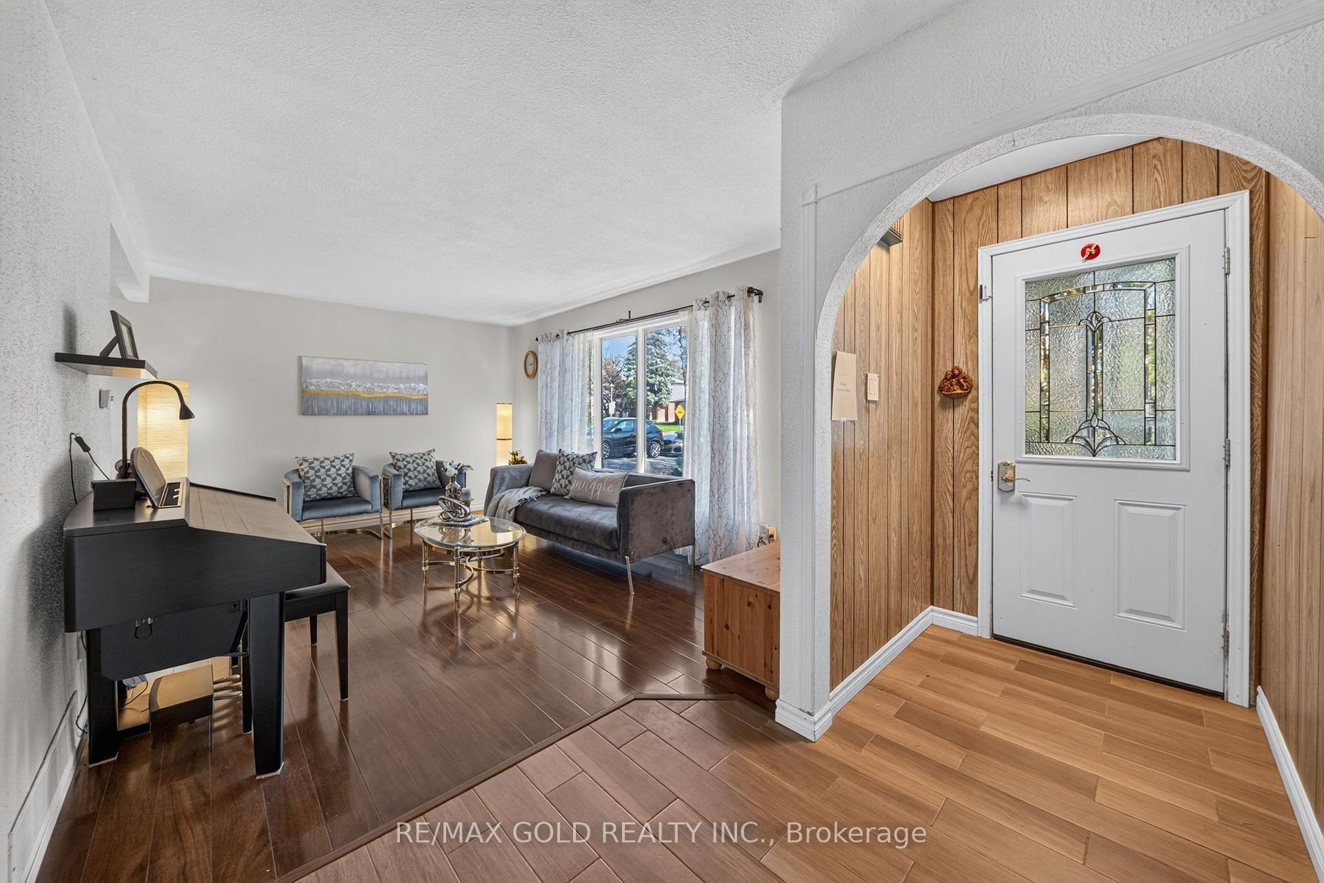 Photo 16 of 129 Folkstone Crescent, Brampton, Southgate — HOMEH