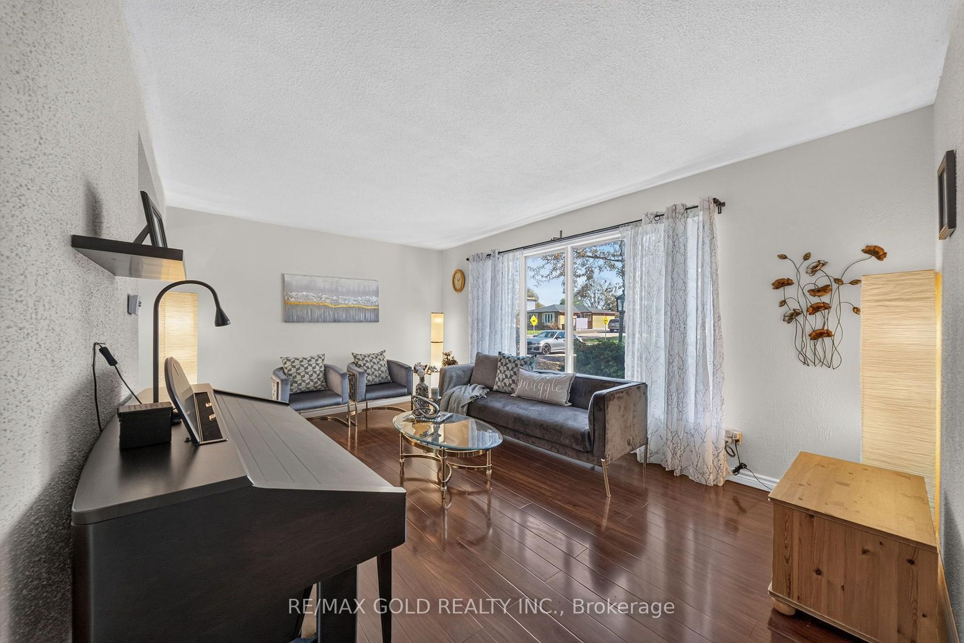 Photo 20 of 129 Folkstone Crescent, Brampton, Southgate — HOMEH