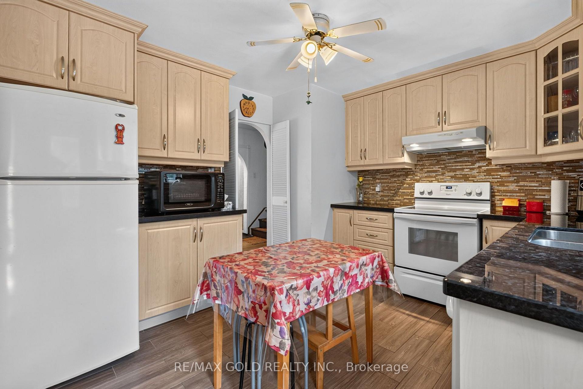 Photo 36 of 129 Folkstone Crescent, Brampton, Southgate — HOMEH