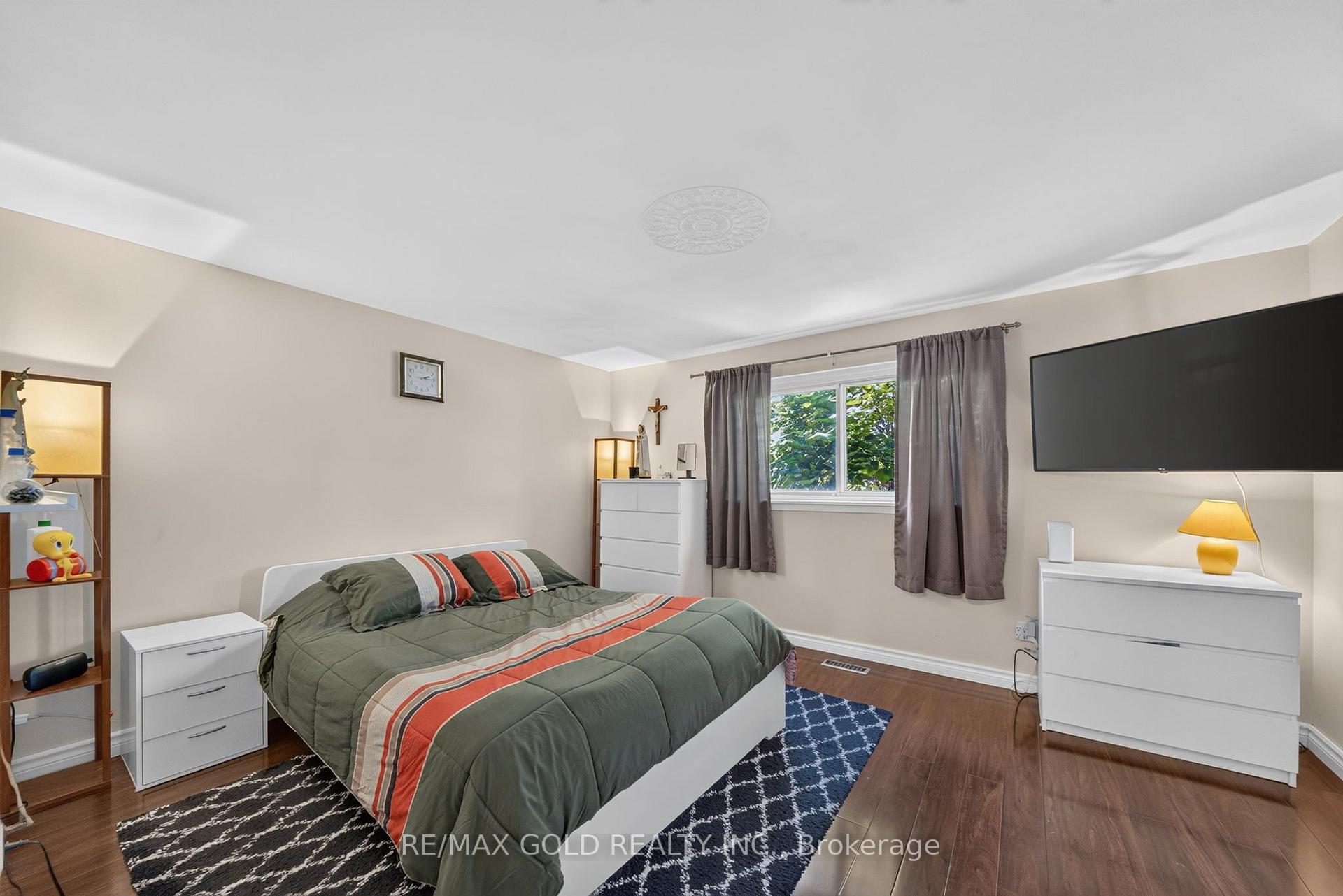 Photo 56 of 129 Folkstone Crescent, Brampton, Southgate — HOMEH