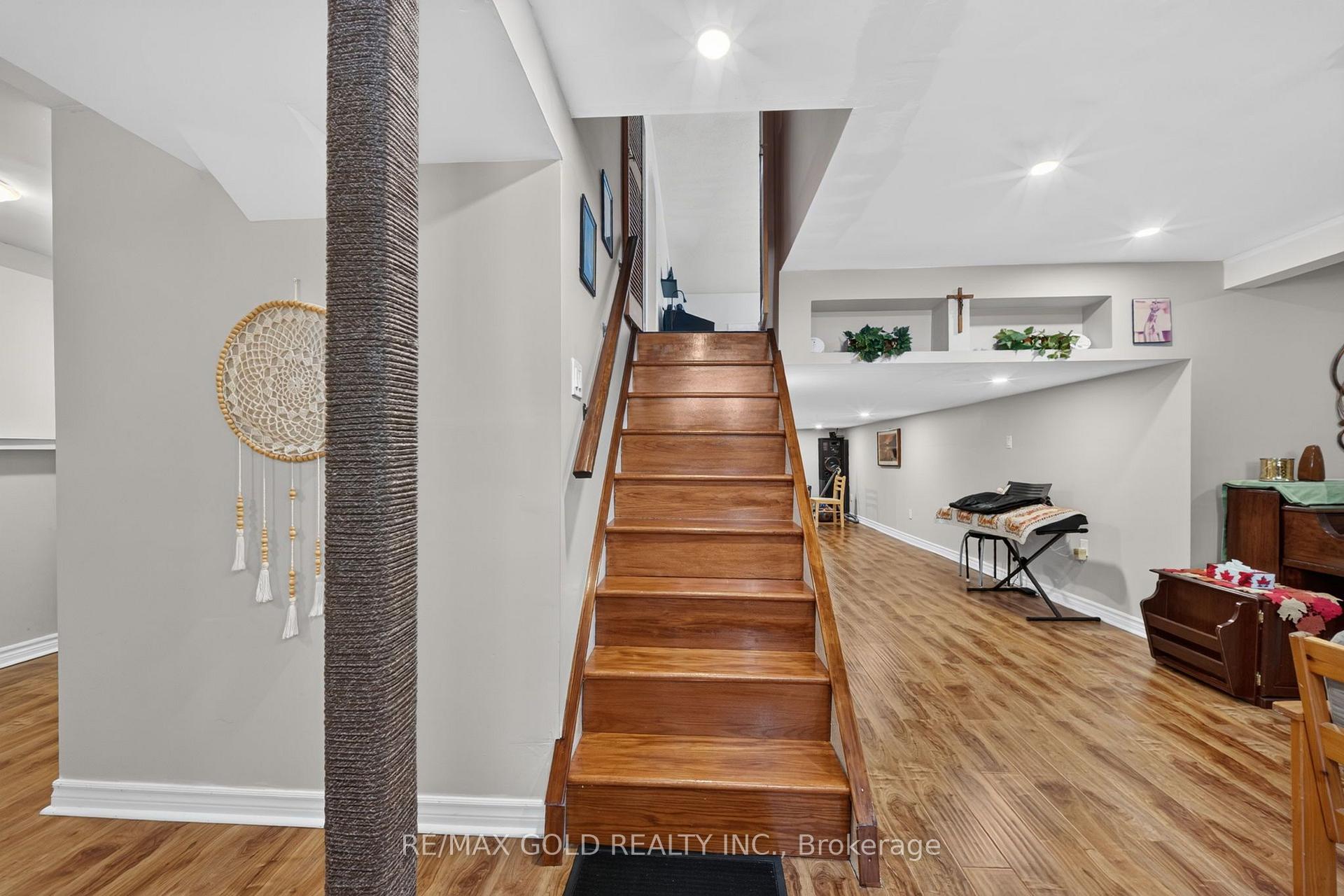 Photo 58 of 129 Folkstone Crescent, Brampton, Southgate — HOMEH