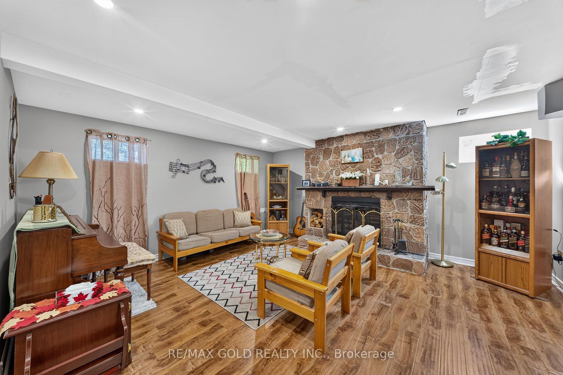 Photo 62 of 129 Folkstone Crescent, Brampton, Southgate — HOMEH