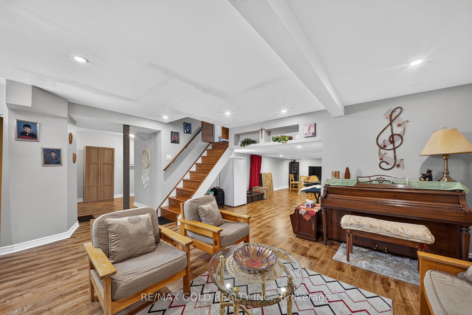 Photo 64 of 129 Folkstone Crescent, Brampton, Southgate — HOMEH
