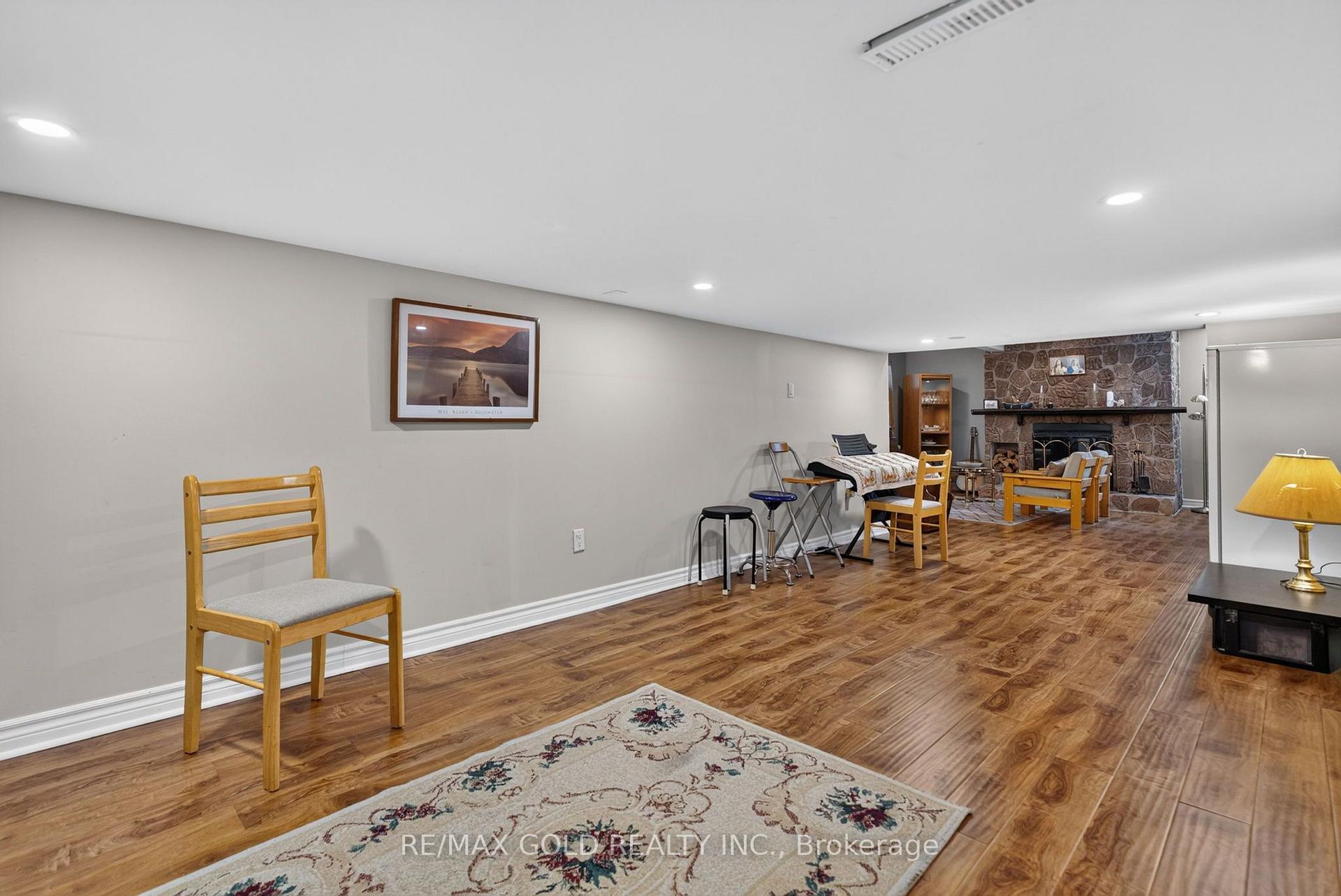Photo 68 of 129 Folkstone Crescent, Brampton, Southgate — HOMEH