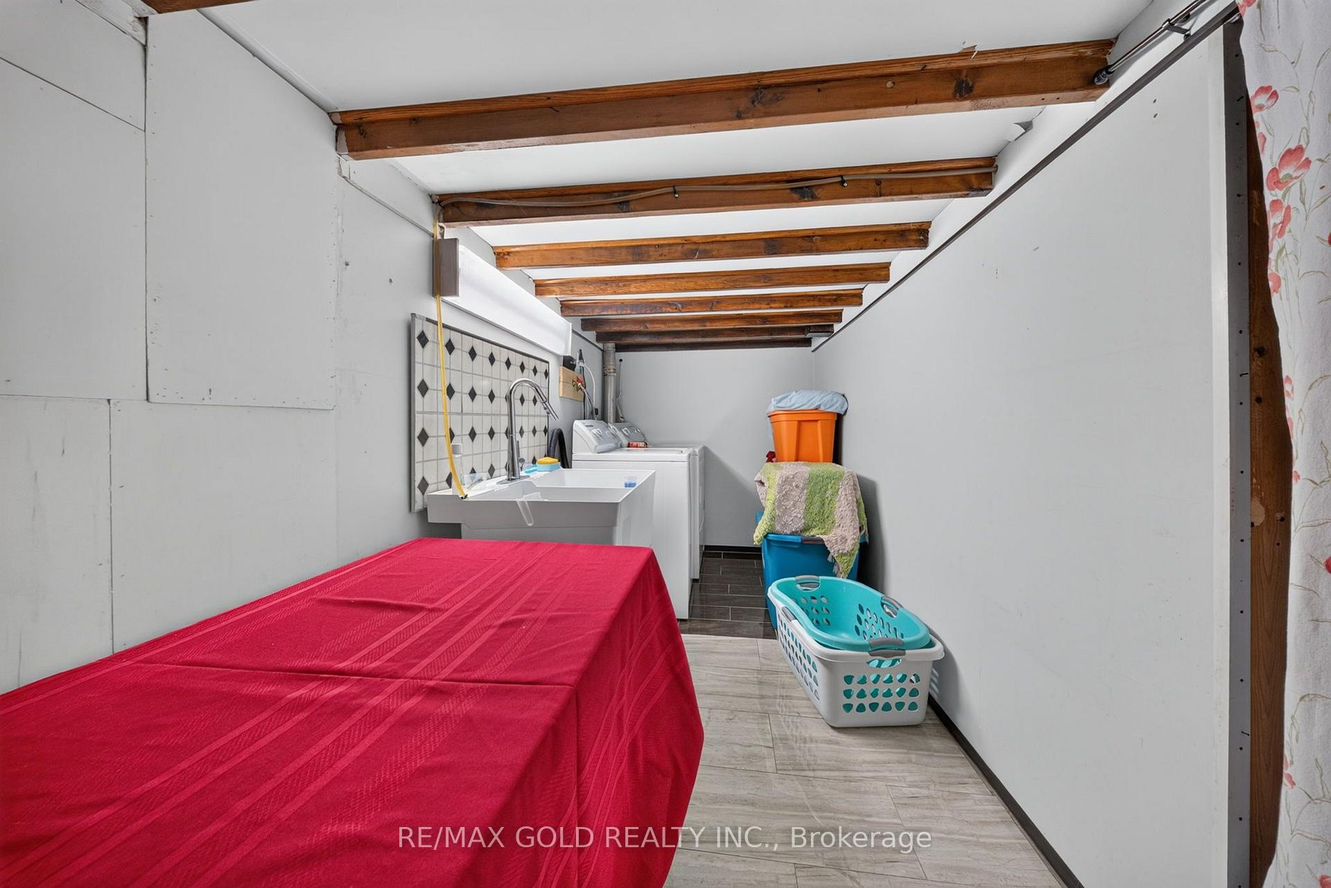 Photo 76 of 129 Folkstone Crescent, Brampton, Southgate — HOMEH