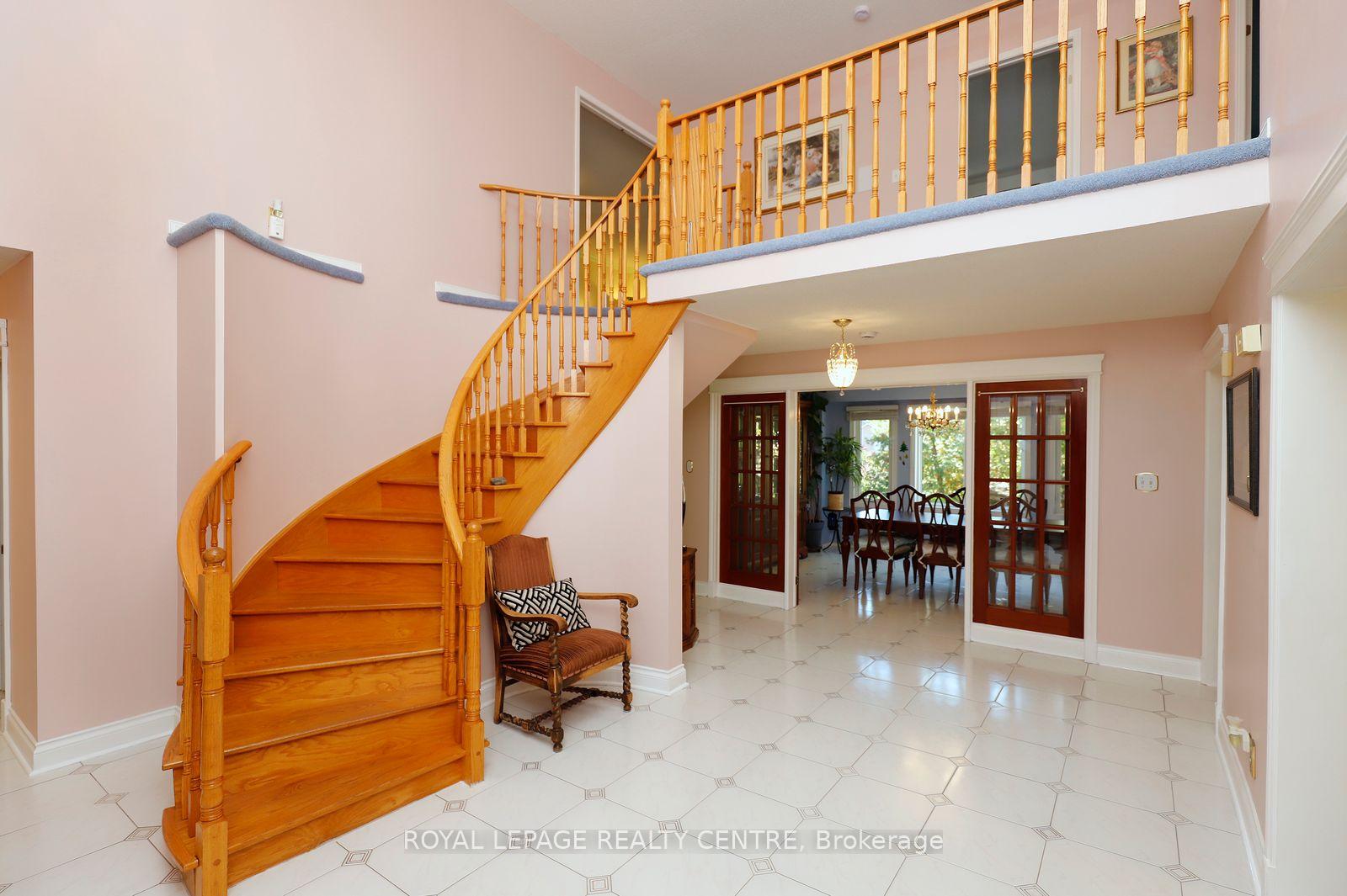 Photo 5 of 5680 Oldcastle Crescent, Mississauga, East Credit — HOMEH