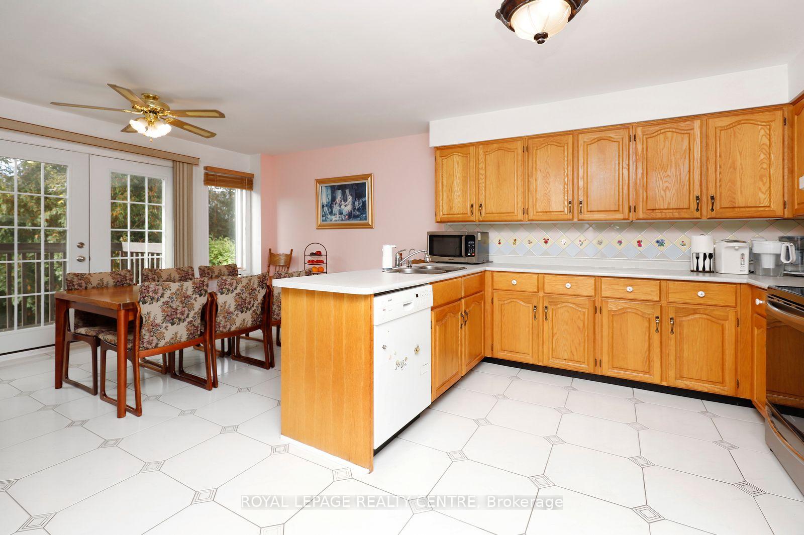 Photo 9 of 5680 Oldcastle Crescent, Mississauga, East Credit — HOMEH