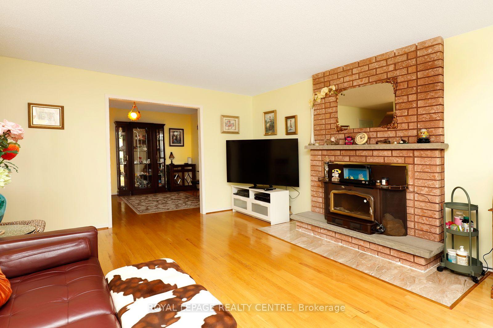 Photo 11 of 5680 Oldcastle Crescent, Mississauga, East Credit — HOMEH