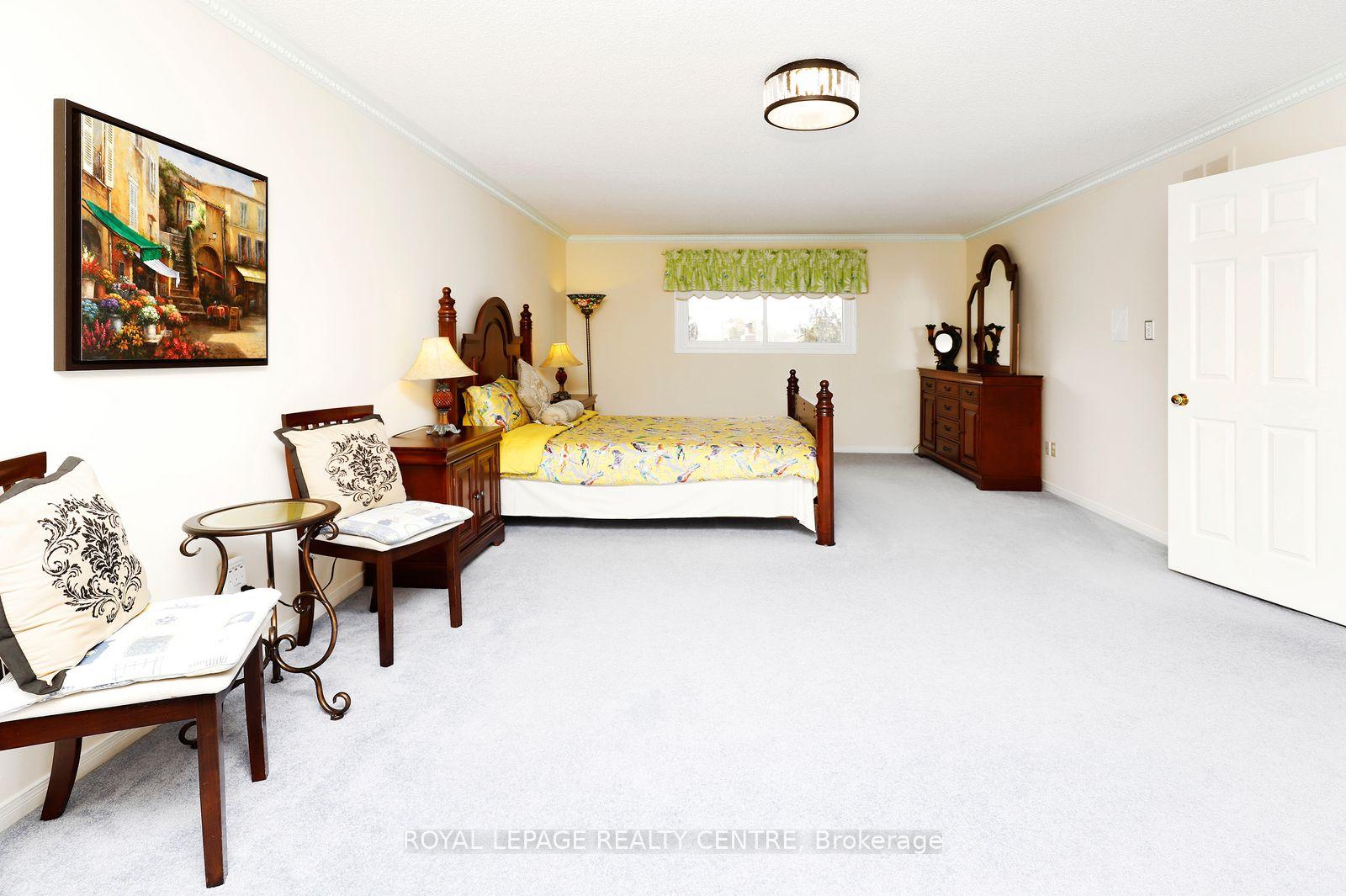 Photo 18 of 5680 Oldcastle Crescent, Mississauga, East Credit — HOMEH