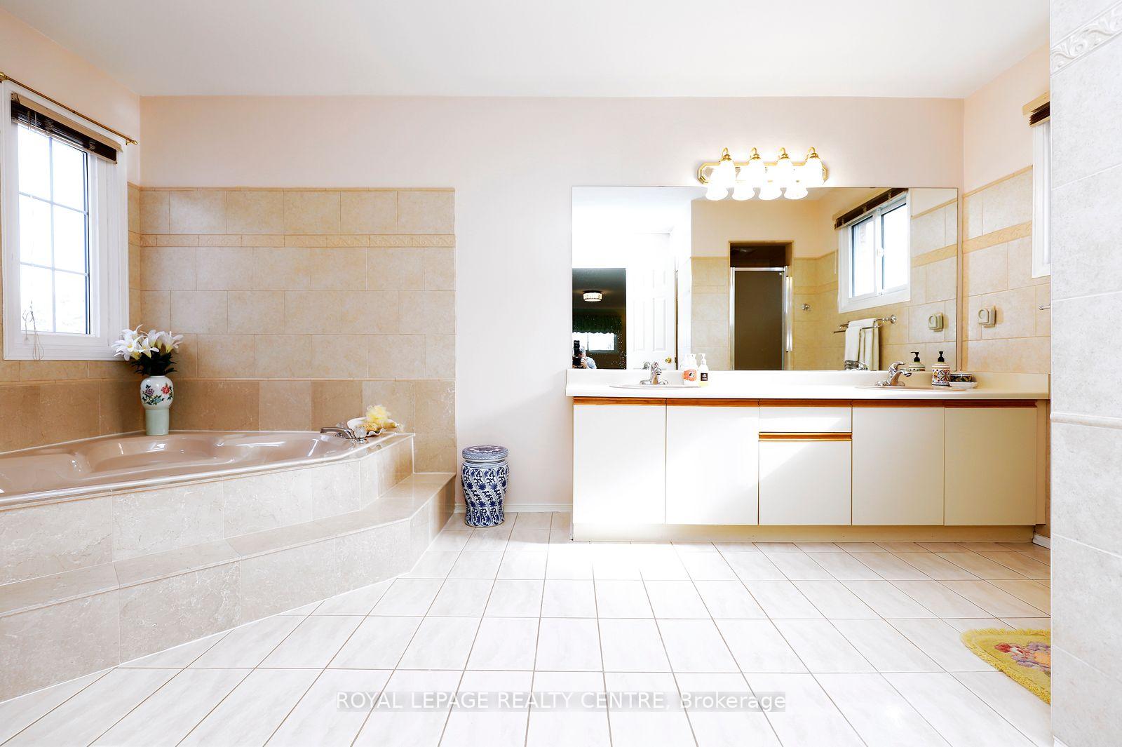 Photo 20 of 5680 Oldcastle Crescent, Mississauga, East Credit — HOMEH