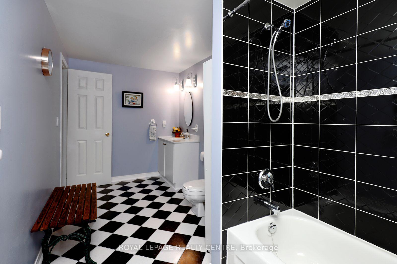 Photo 34 of 5680 Oldcastle Crescent, Mississauga, East Credit — HOMEH