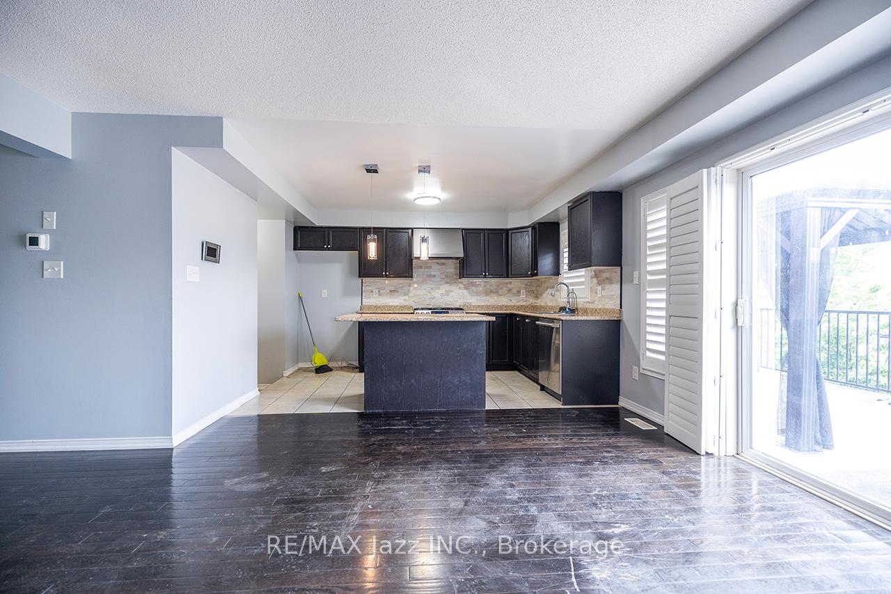 Photo 14 of 30 Lloydminster Avenue, Ajax, Central East — HOMEH