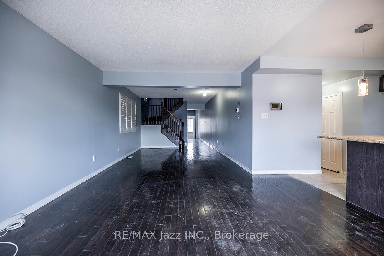 Photo 15 of 30 Lloydminster Avenue, Ajax, Central East — HOMEH