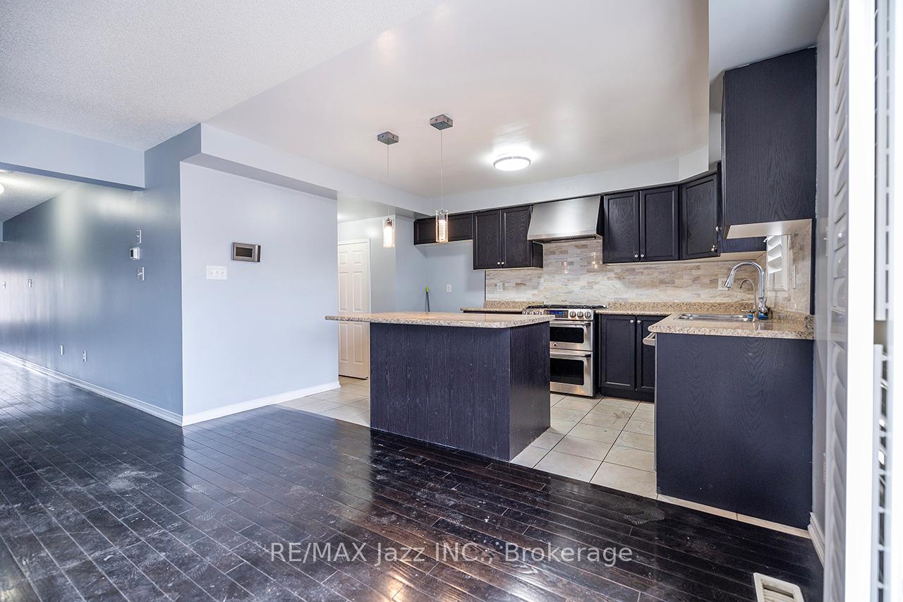 Photo 16 of 30 Lloydminster Avenue, Ajax, Central East — HOMEH