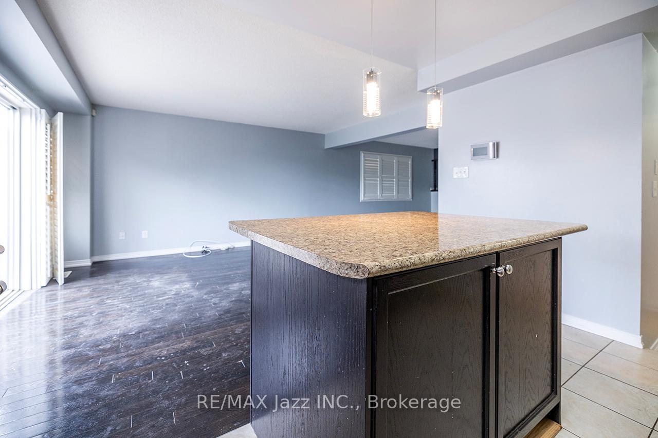 Photo 19 of 30 Lloydminster Avenue, Ajax, Central East — HOMEH