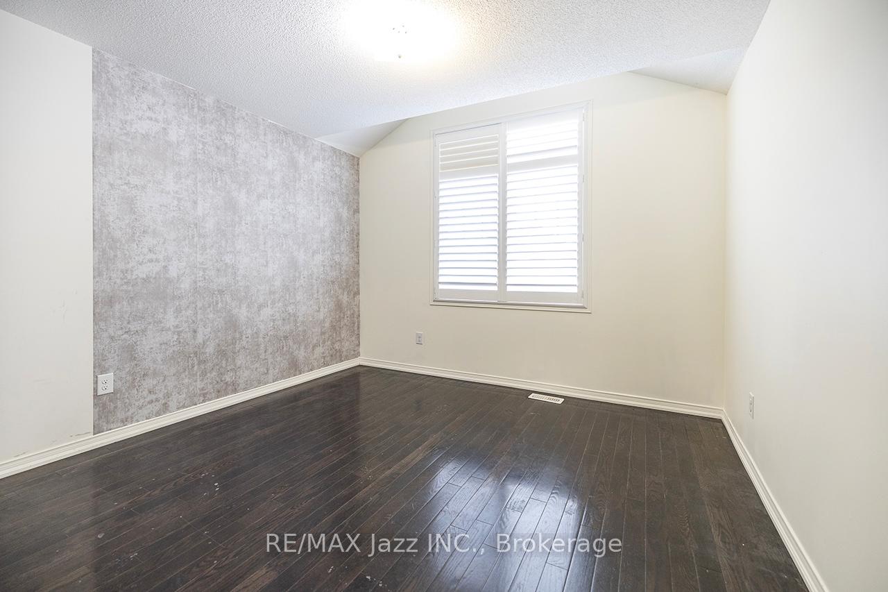 Photo 22 of 30 Lloydminster Avenue, Ajax, Central East — HOMEH