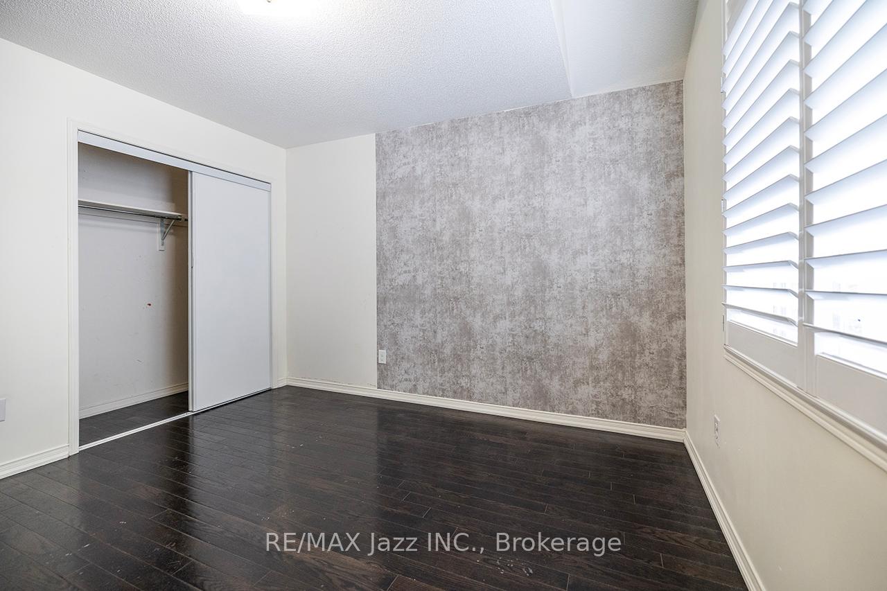 Photo 23 of 30 Lloydminster Avenue, Ajax, Central East — HOMEH