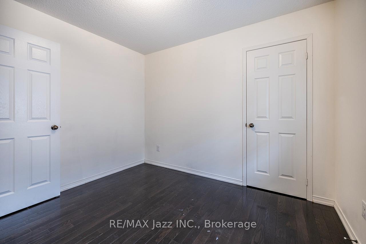 Photo 25 of 30 Lloydminster Avenue, Ajax, Central East — HOMEH