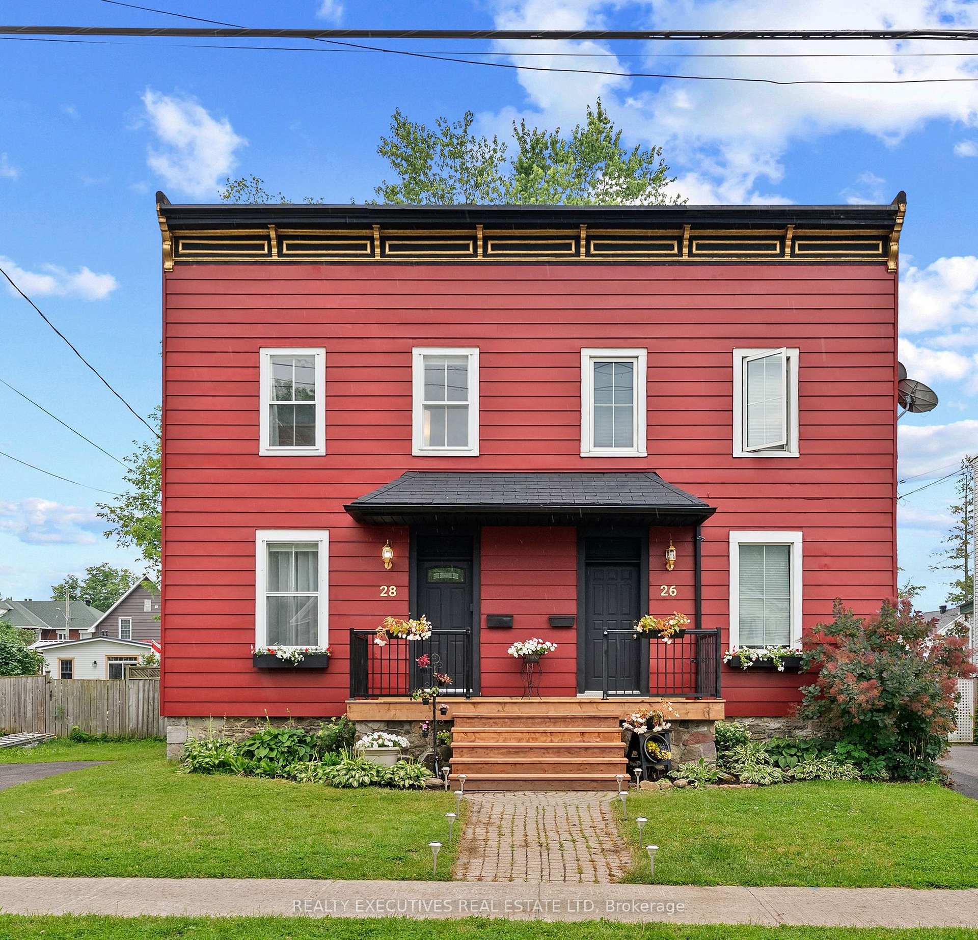 Photo of 28 5th Street E