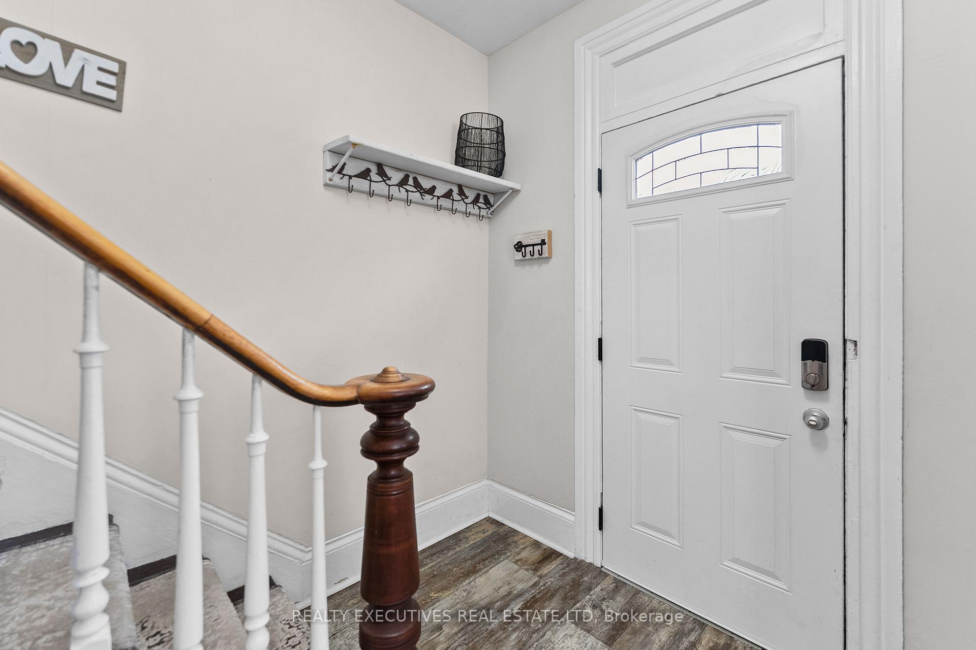Photo 4 of 28 5th Street E, Cornwall, Cornwall — HOMEH