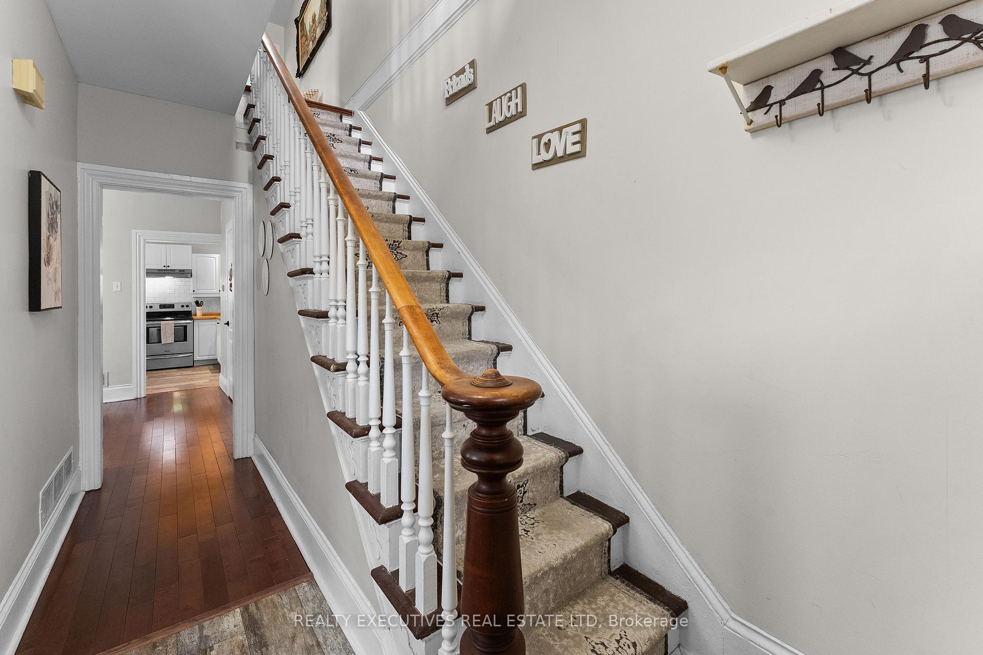Photo 5 of 28 5th Street E, Cornwall, Cornwall — HOMEH