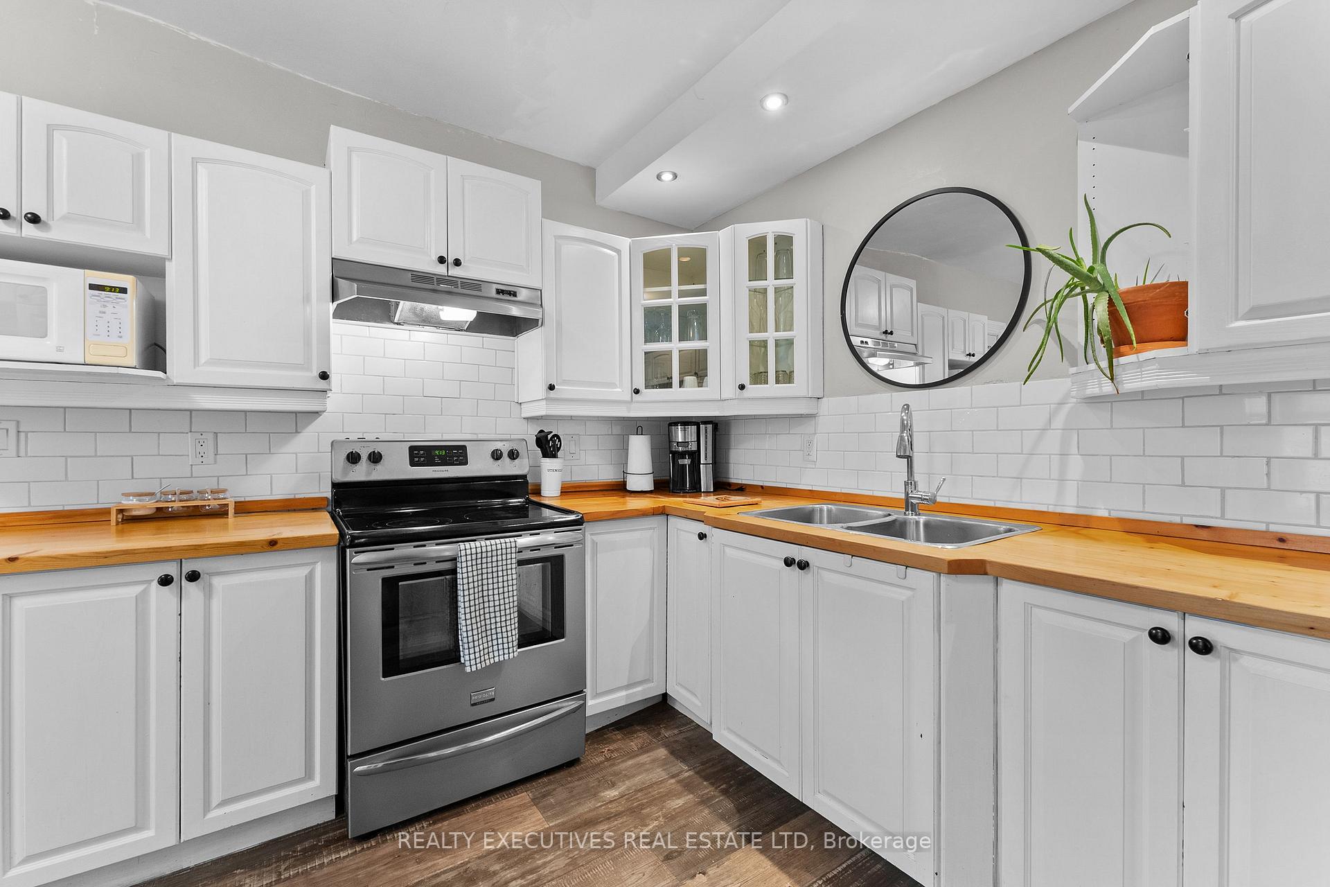 Photo 11 of 28 5th Street E, Cornwall, Cornwall — HOMEH