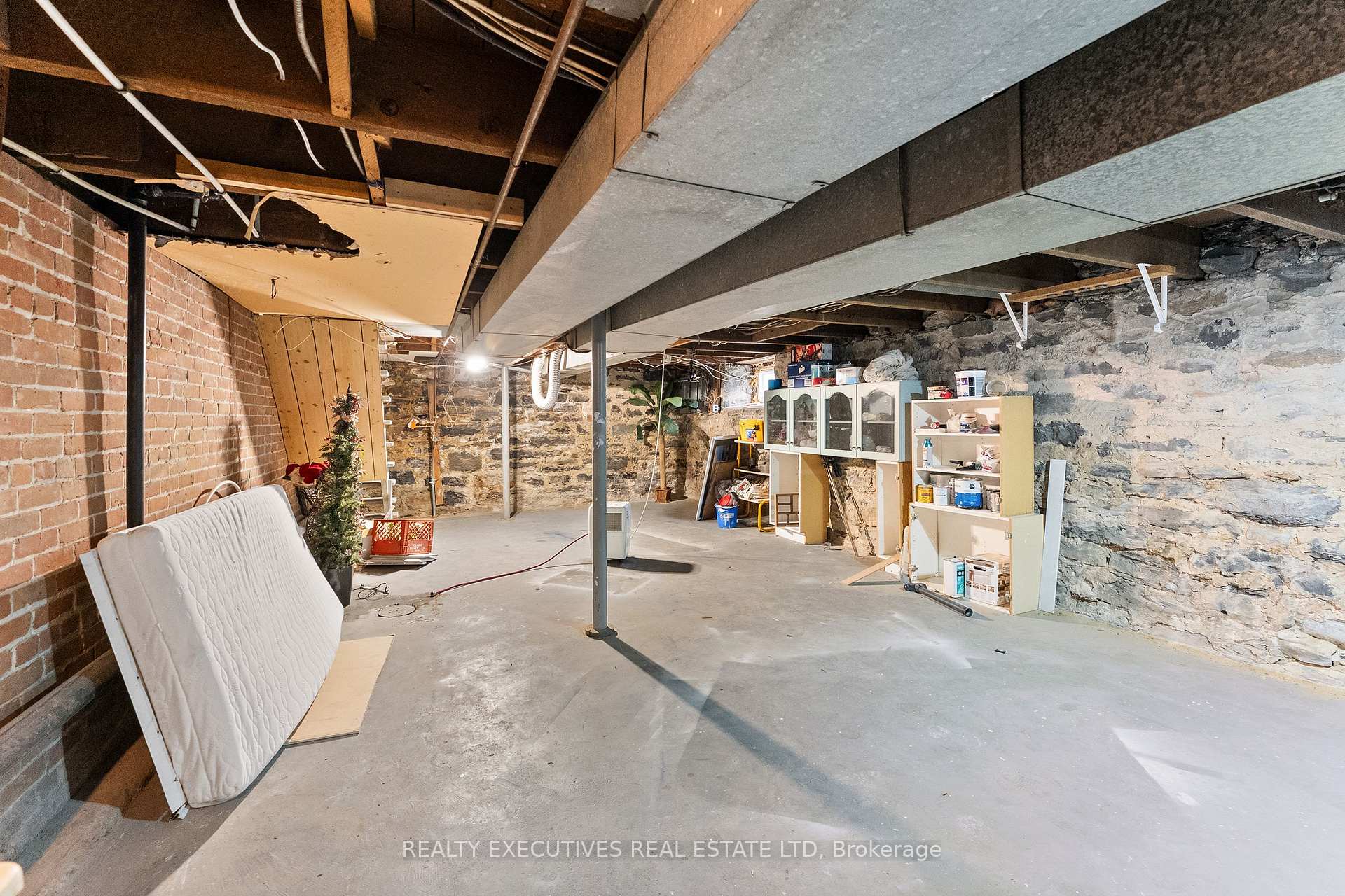 Photo 25 of 28 5th Street E, Cornwall, Cornwall — HOMEH