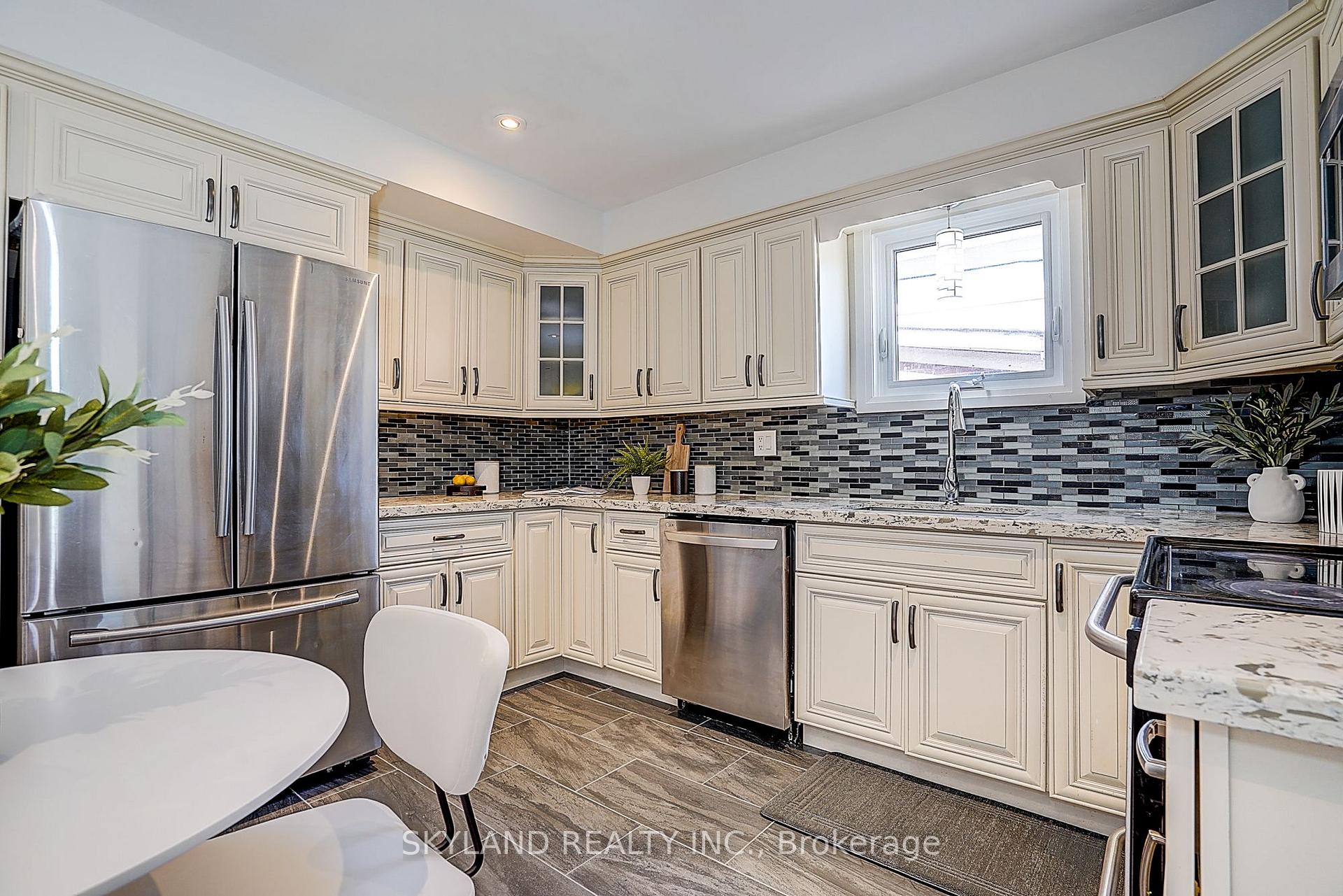 Photo 13 of 759 Shaw Street, Toronto, Dovercourt-Wallace Emerson-Junction — HOMEH