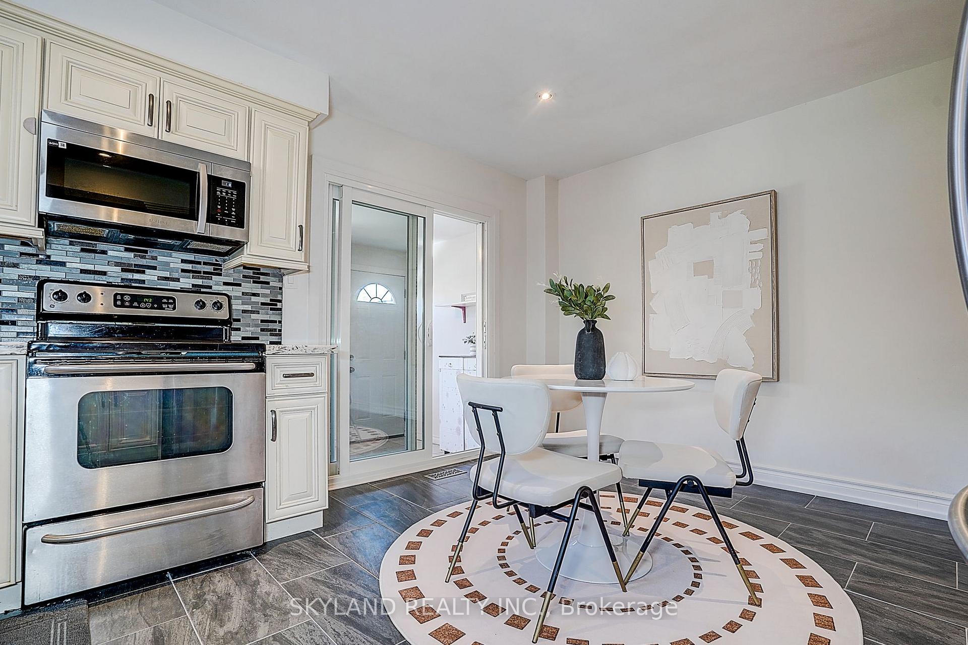 Photo 14 of 759 Shaw Street, Toronto, Dovercourt-Wallace Emerson-Junction — HOMEH