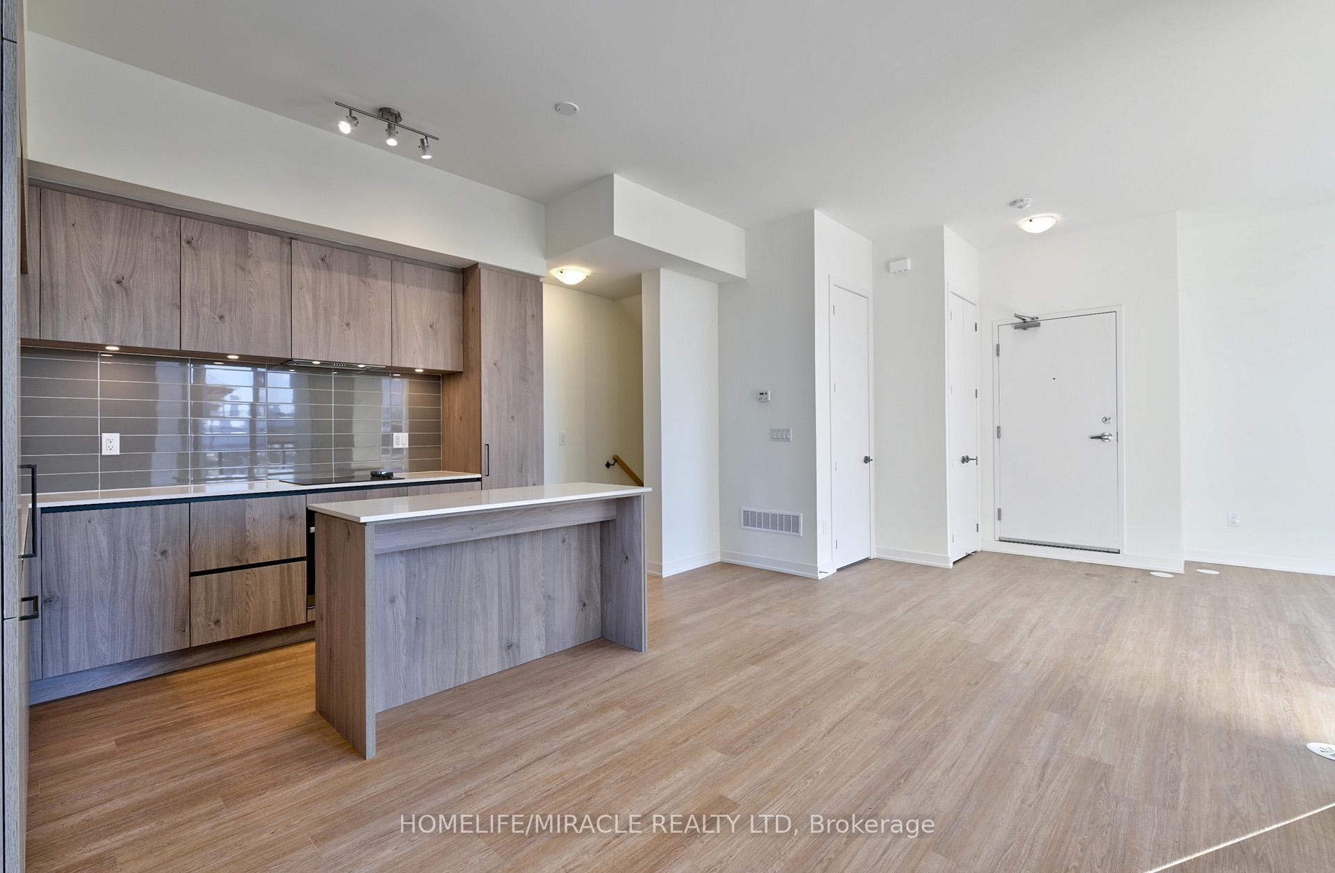 Photo 7 of Unit 1221, 8 David Eyer Road, Richmond Hill, Rural Richmond Hill — HOMEH